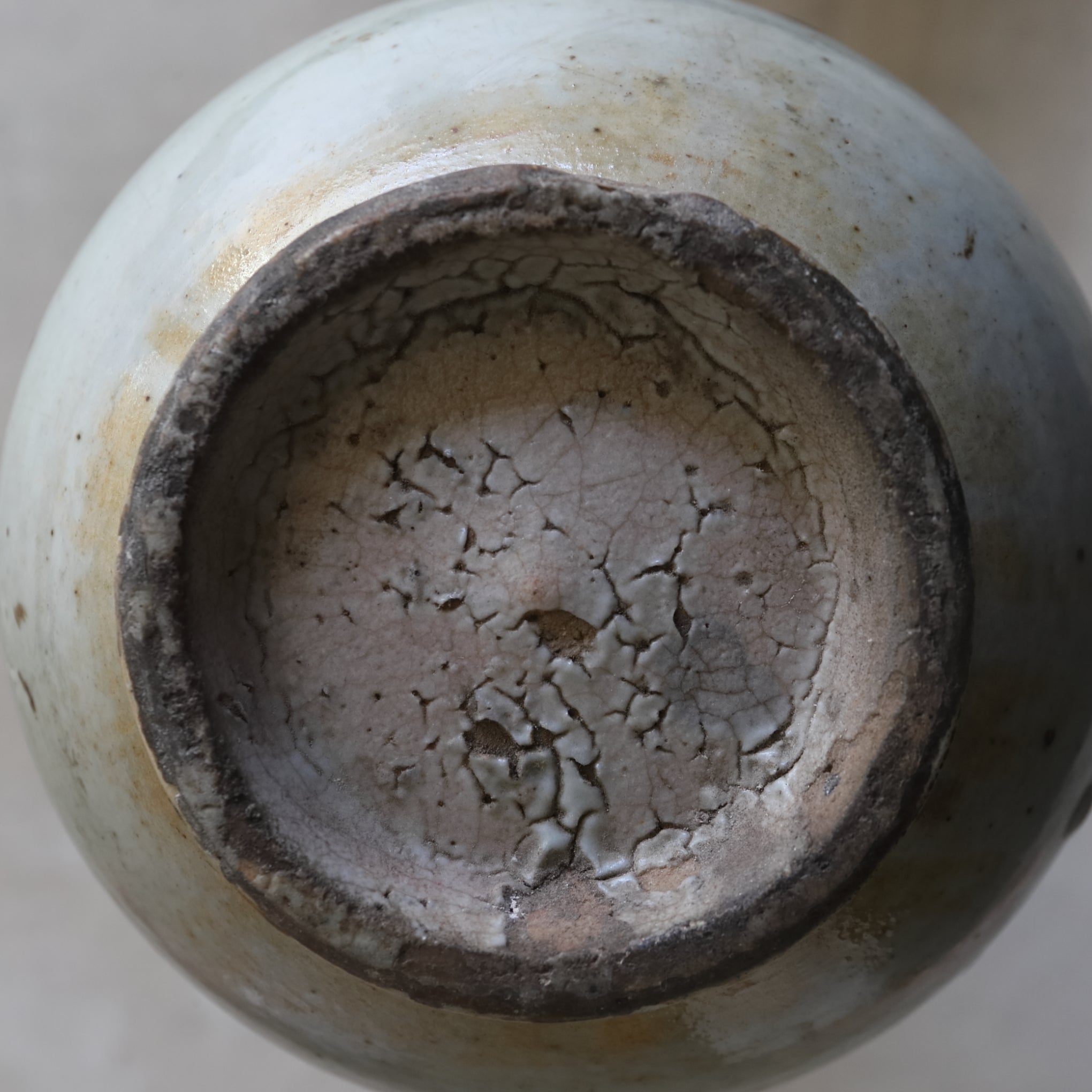 YUHUCHUN-VASE, Unterglasur-kupferrote mit Blumenpflanzen-Design, Ming-Dynastie(1368–1644 n. Chr.)