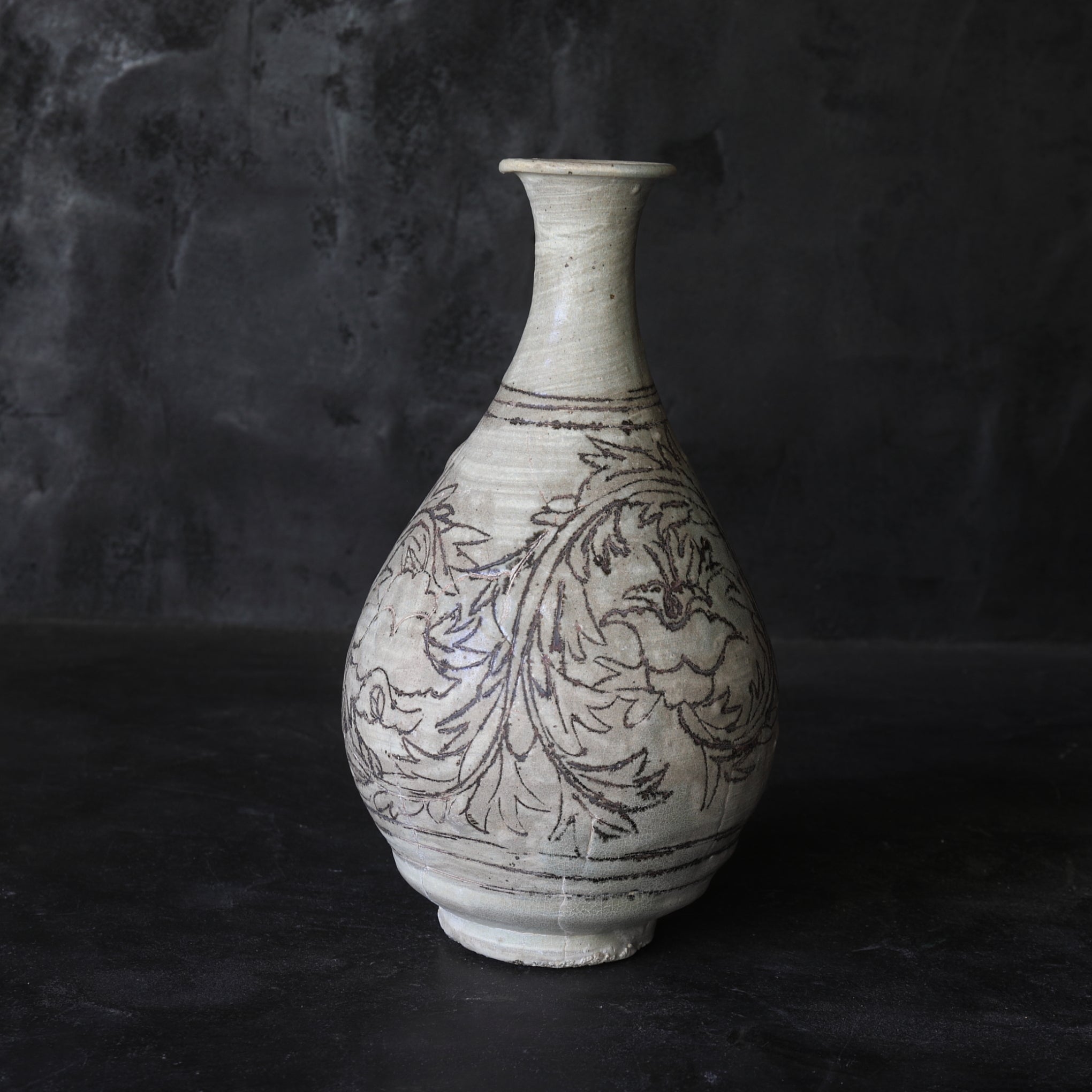 FLASCHE, Buncheong-Ware mit liniengekerbte pfingstrosen-design, Joseon-Dynastie(1392–1897 n. Chr.)