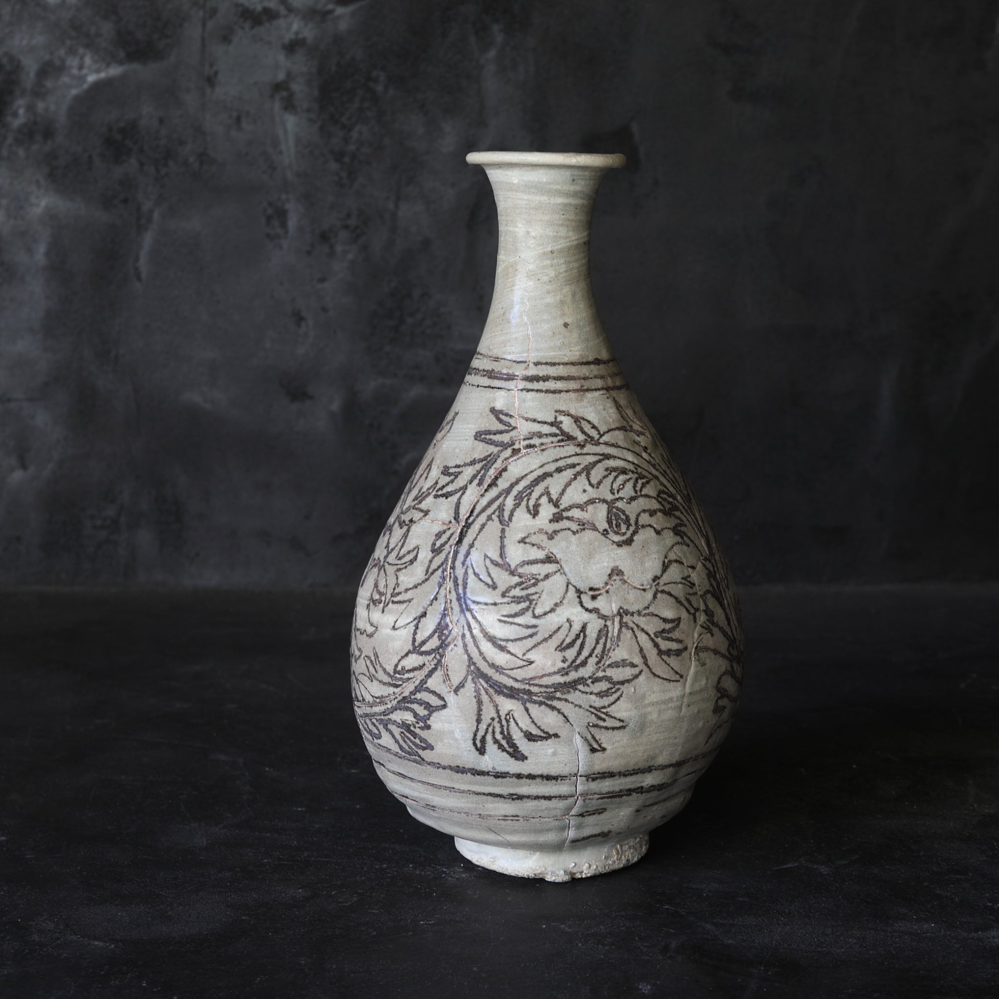 FLASCHE, Buncheong-Ware mit liniengekerbte pfingstrosen-design, Joseon-Dynastie(1392–1897 n. Chr.)