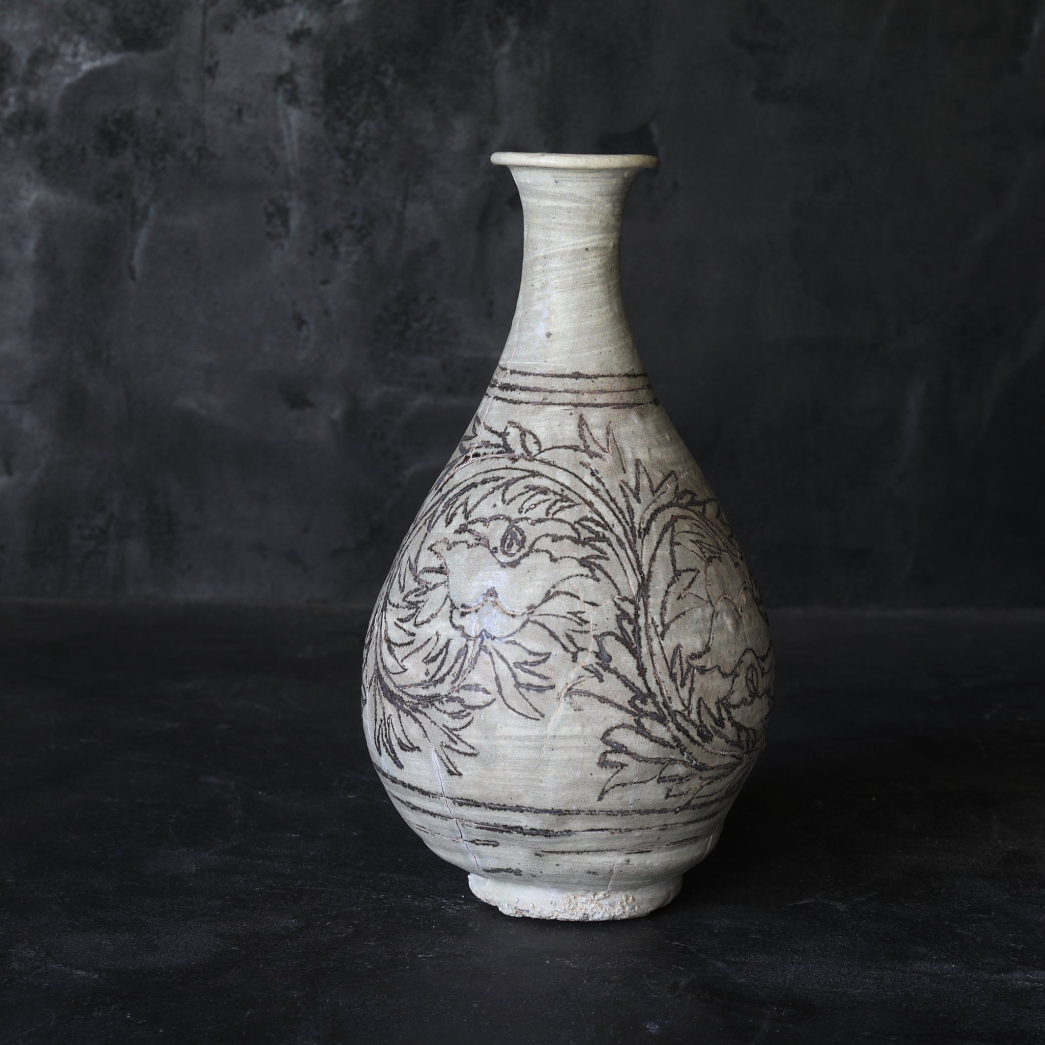 FLASCHE, Buncheong-Ware mit liniengekerbte pfingstrosen-design, Joseon-Dynastie(1392–1897 n. Chr.)