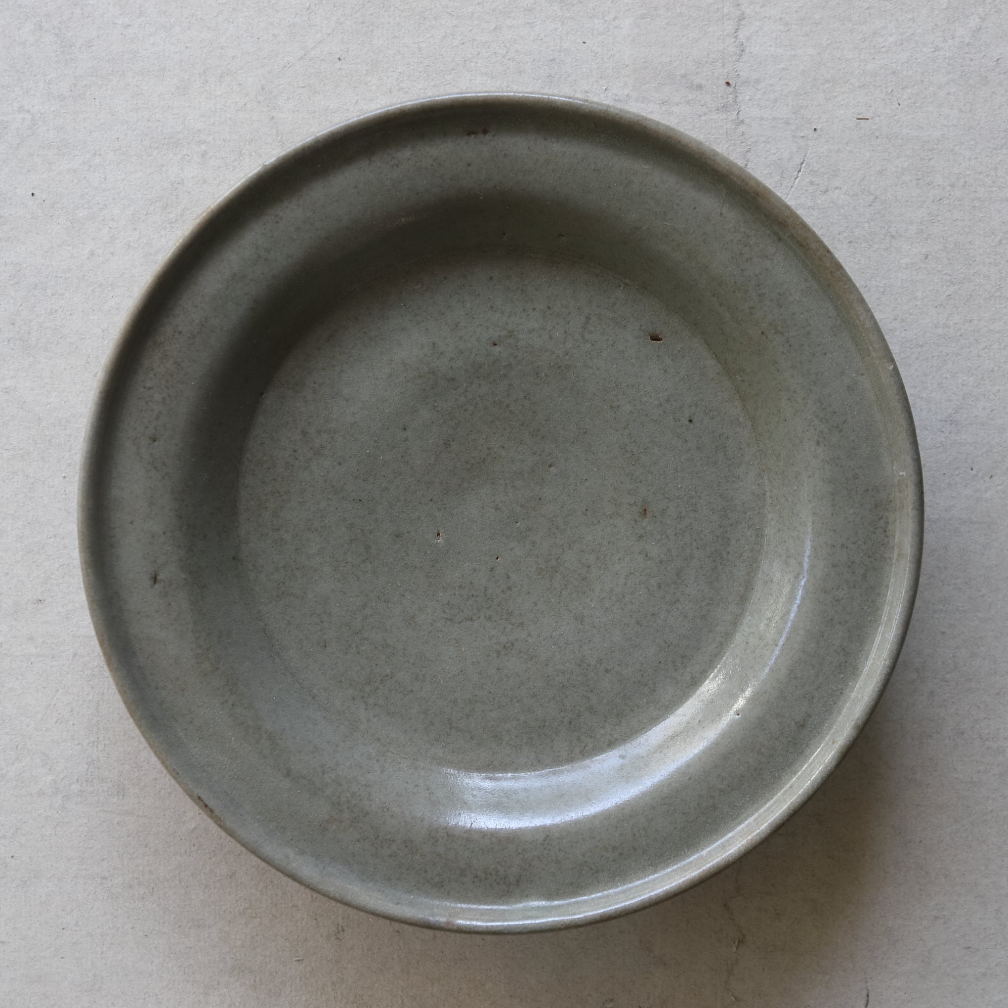 PIATTO, fornace Longquan, celadon, Dinastia Song–Yuan(960–1368 d.C.)
