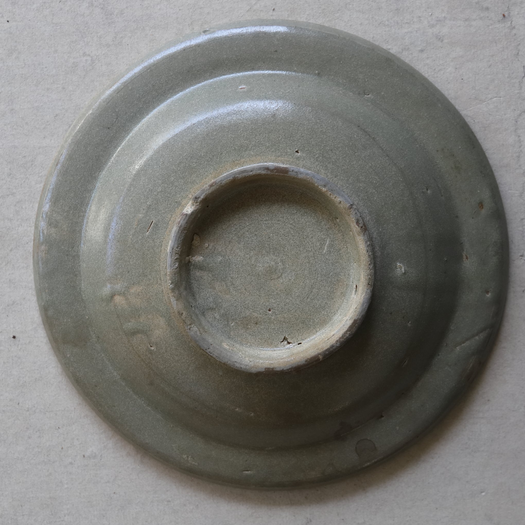 PIATTO, fornace Longquan, celadon, Dinastia Song–Yuan(960–1368 d.C.)