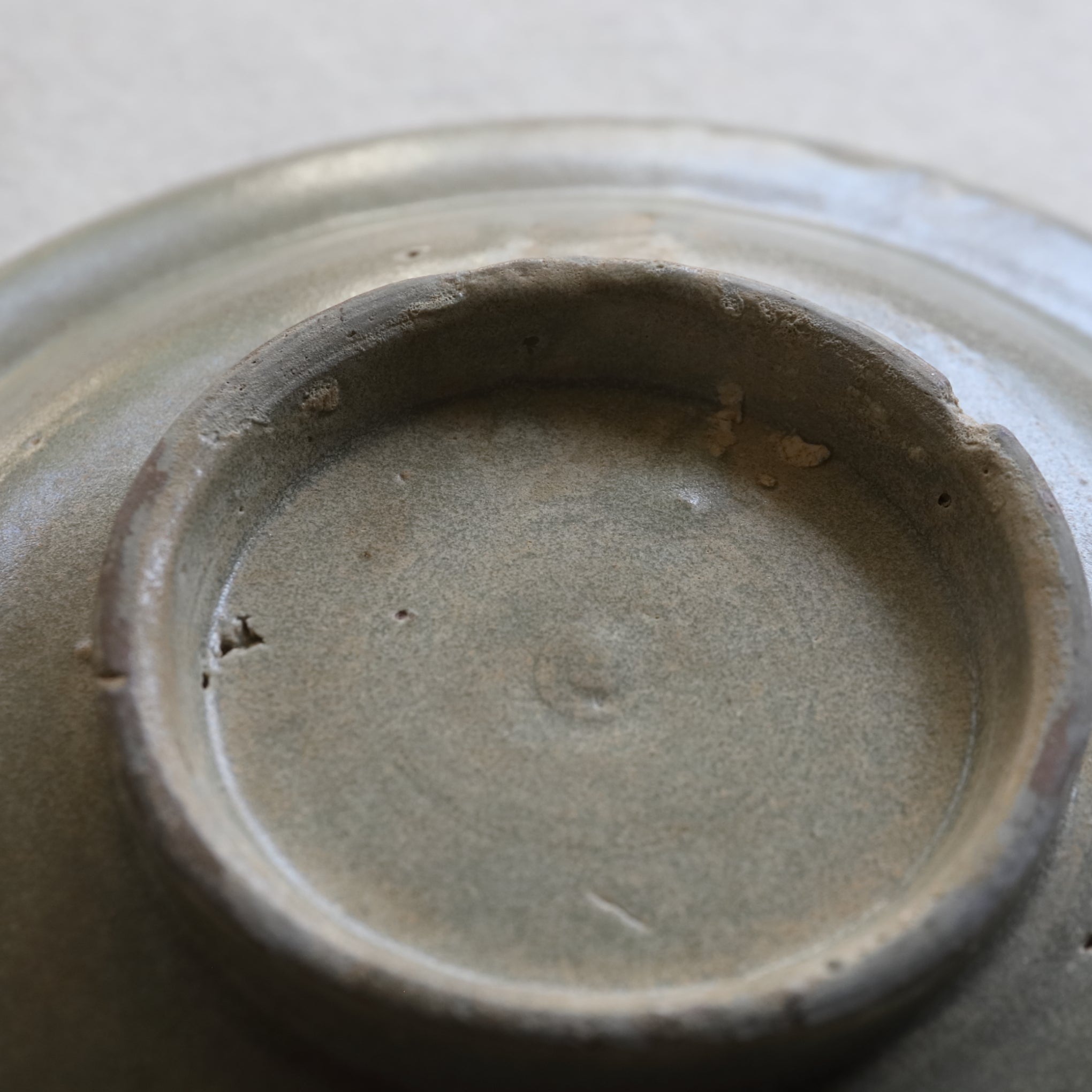 PLATTE, Longquan-Brennofen, seladon, Song–Yuan-Dynastie(960–1368 n. Chr.)