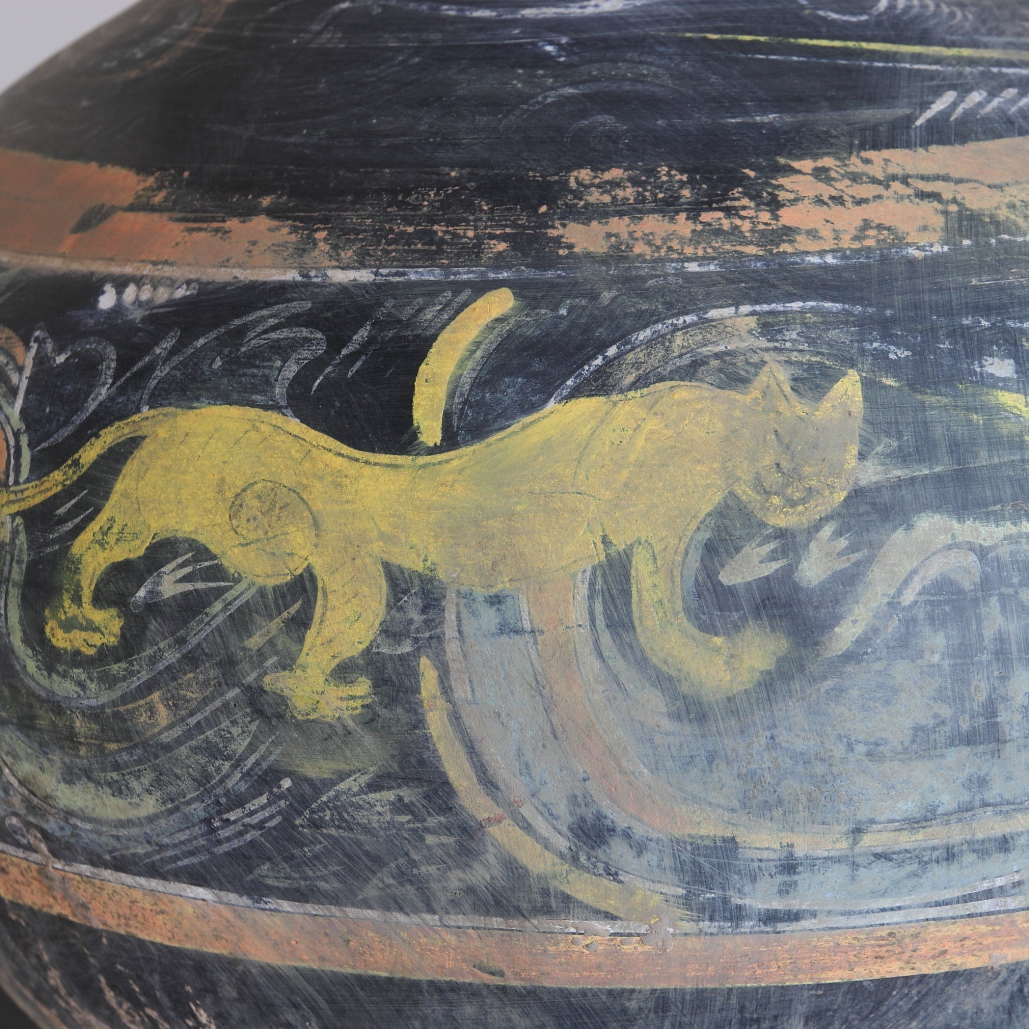 GEFÄSS, Graue Irdenware mit Schlicker und Pigmenten, mit wolkendesign, Han-Dynastie(206 v. Chr.–220 n. Chr.)