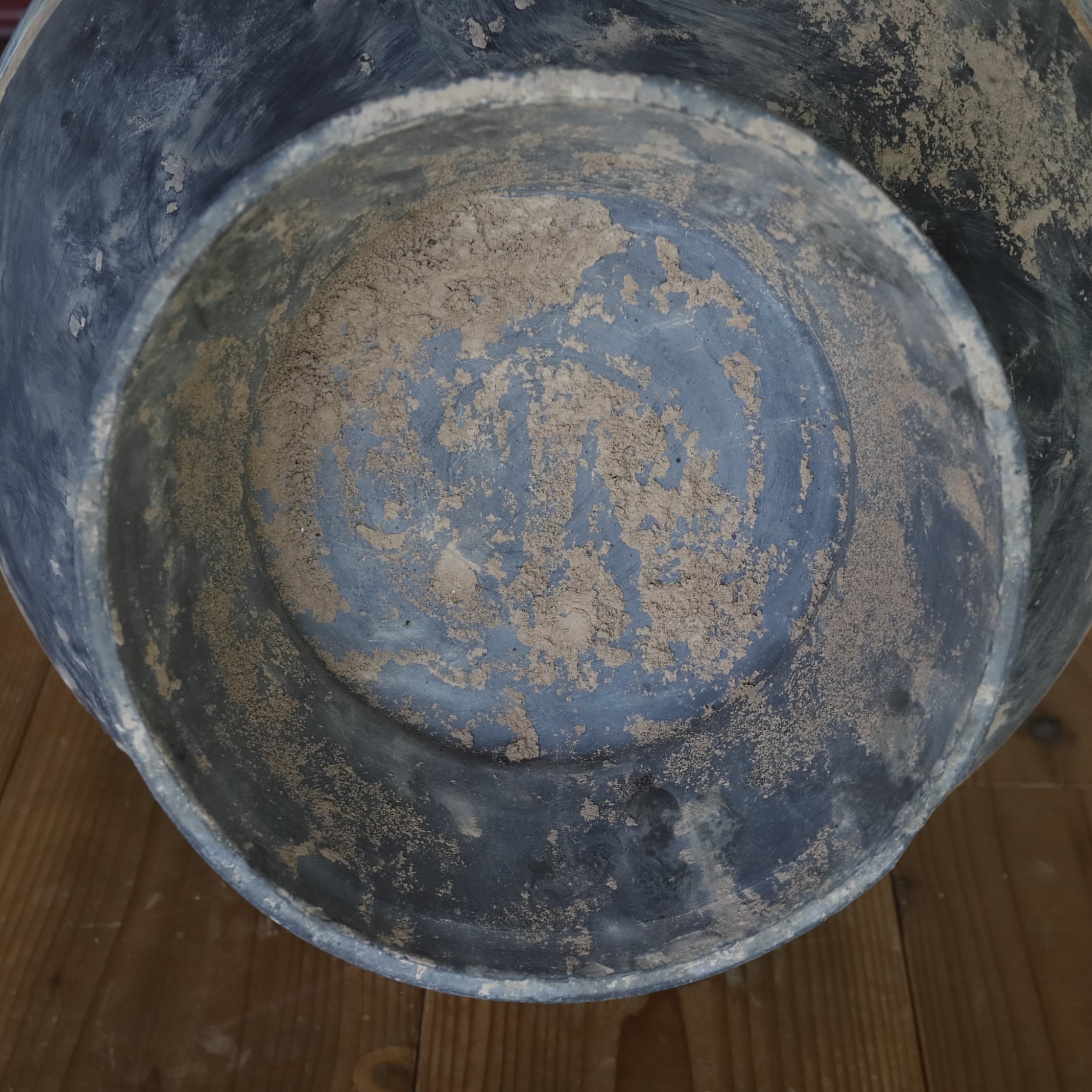 GEFÄSS, Graue Irdenware mit Schlicker und Pigmenten, mit wolkendesign, Han-Dynastie(206 v. Chr.–220 n. Chr.)
