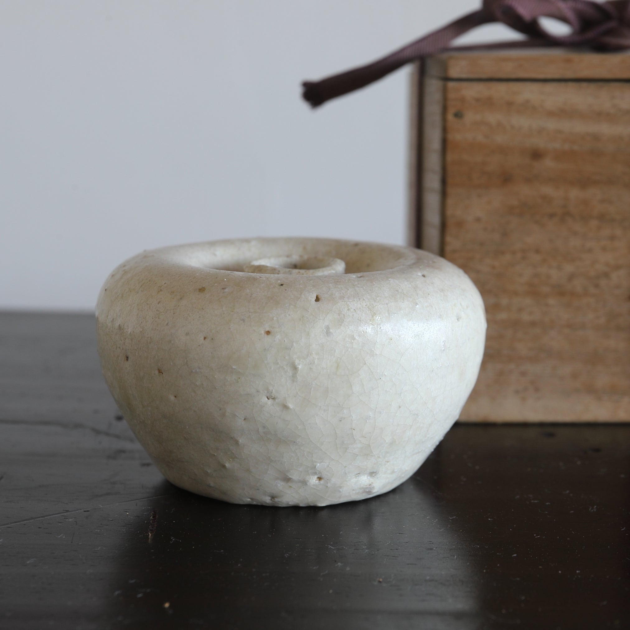 CIOTOLA PER ACQUA DI SCARICO, fornace Cizhou, smaltato bianco, Dinastia Yuan–Ming(1206–1644 d.C.)
