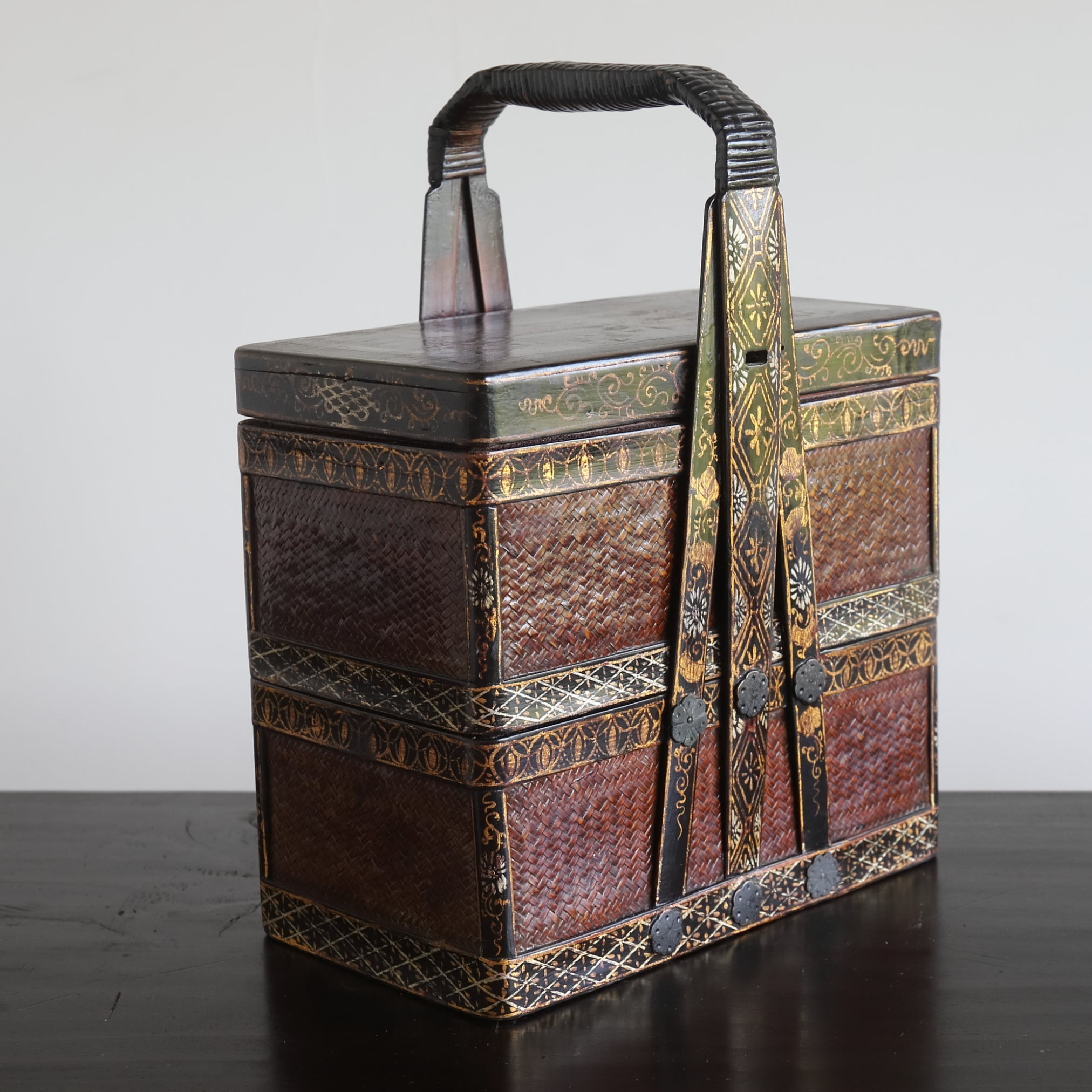 CESTA CON ASA, Dinastía Qing(1616–1911 d. C.)