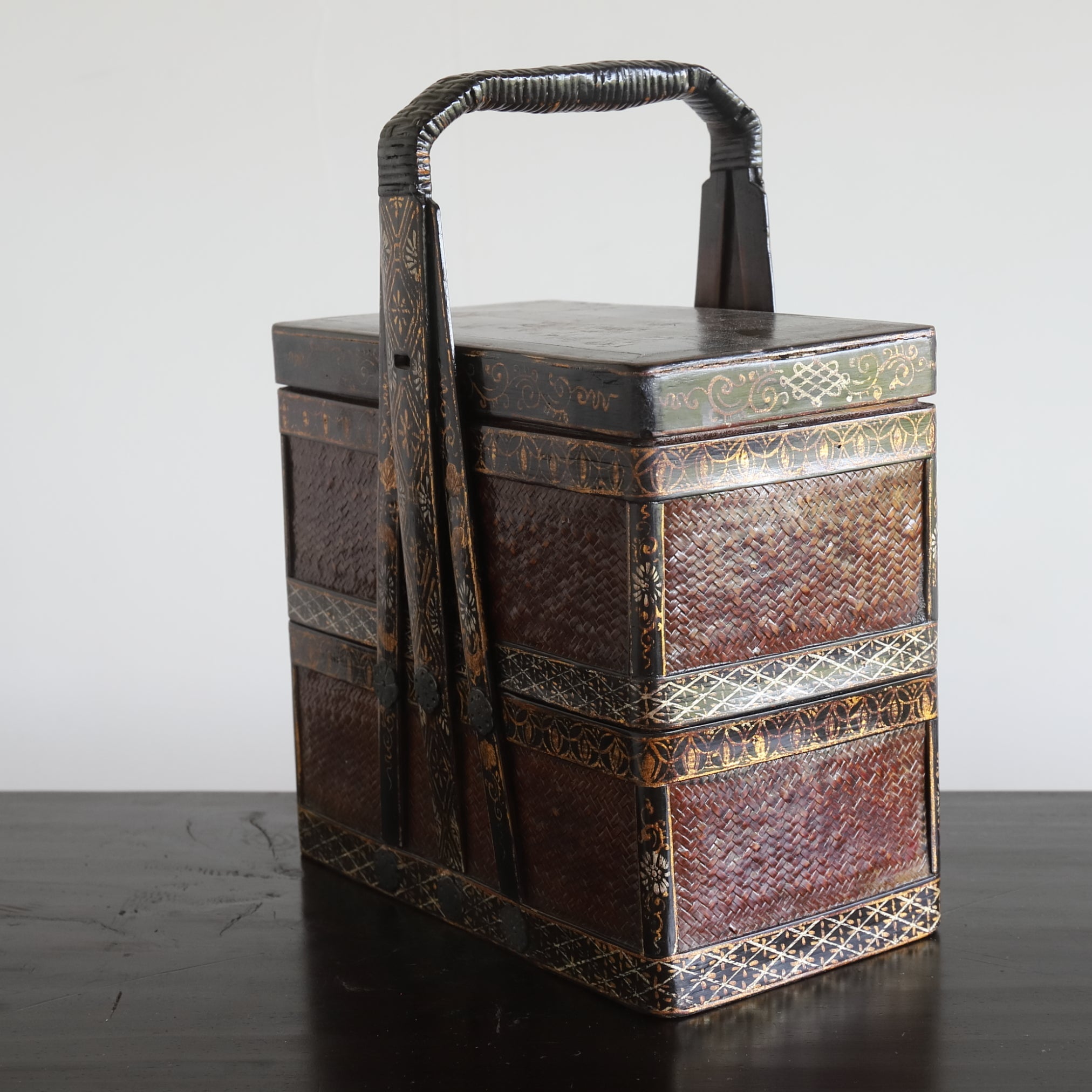 CESTA CON ASA, Dinastía Qing(1616–1911 d. C.)