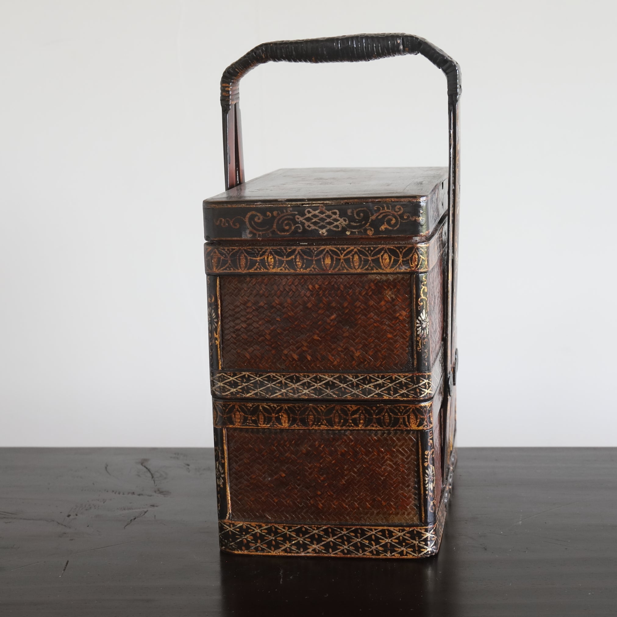 CESTA CON ASA, Dinastía Qing(1616–1911 d. C.)