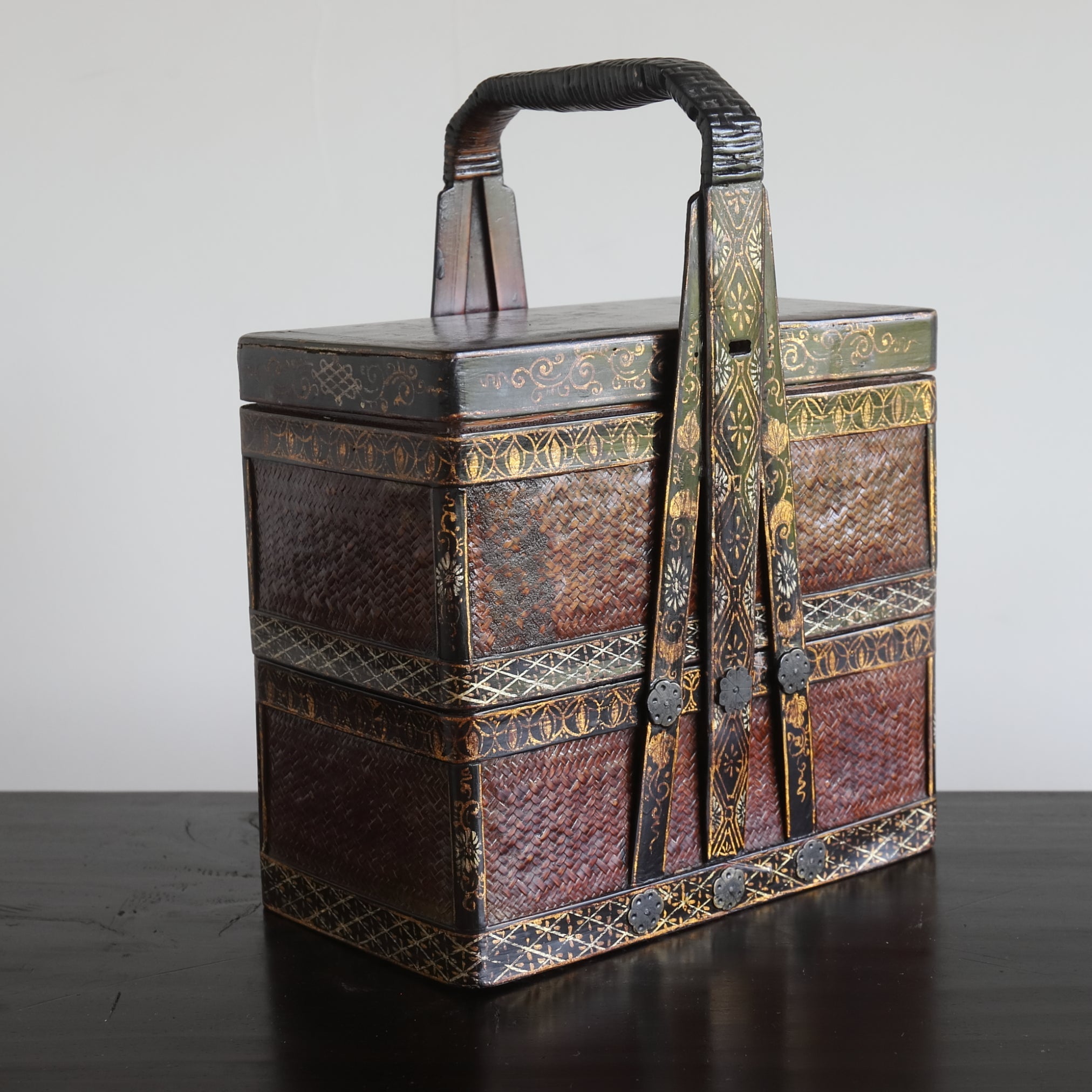 CESTA CON ASA, Dinastía Qing(1616–1911 d. C.)