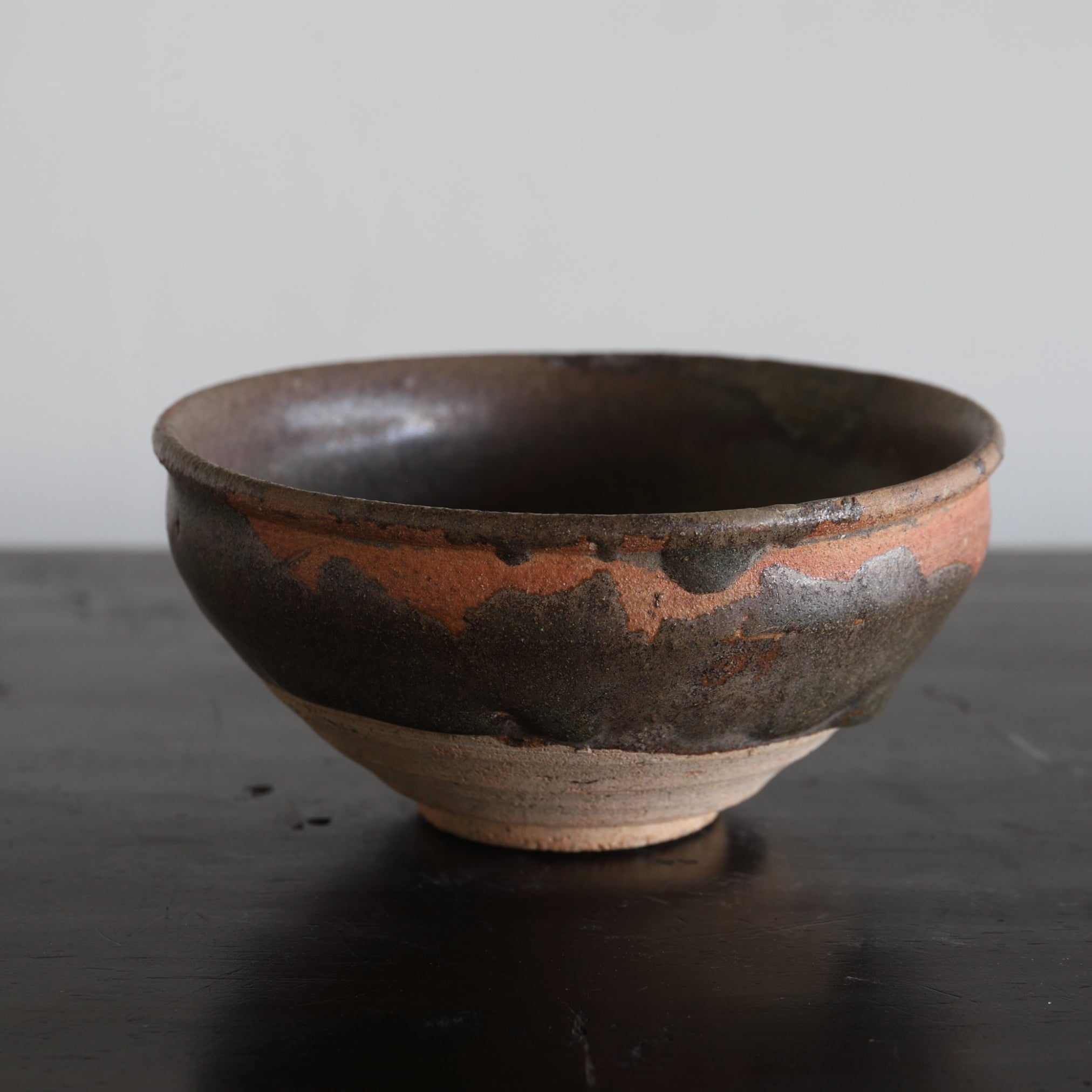 TAZÓN DE TÉ, Ko-Seto, con vidriado de hierro moteado, Período Muromachi(1336–1573 d. C.)