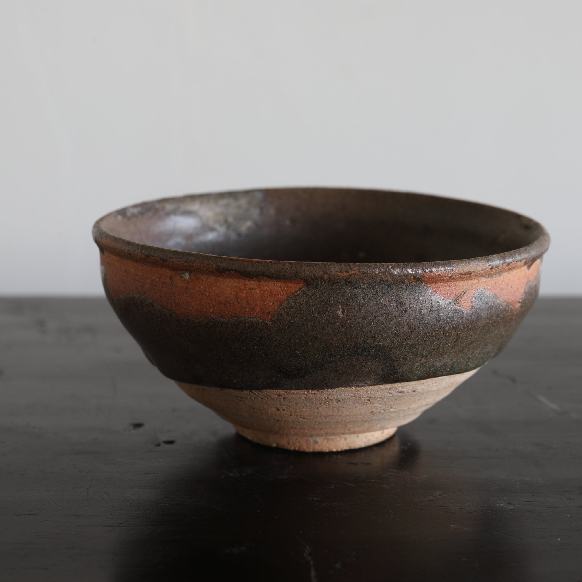 TAZÓN DE TÉ, Ko-Seto, con vidriado de hierro moteado, Período Muromachi(1336–1573 d. C.)