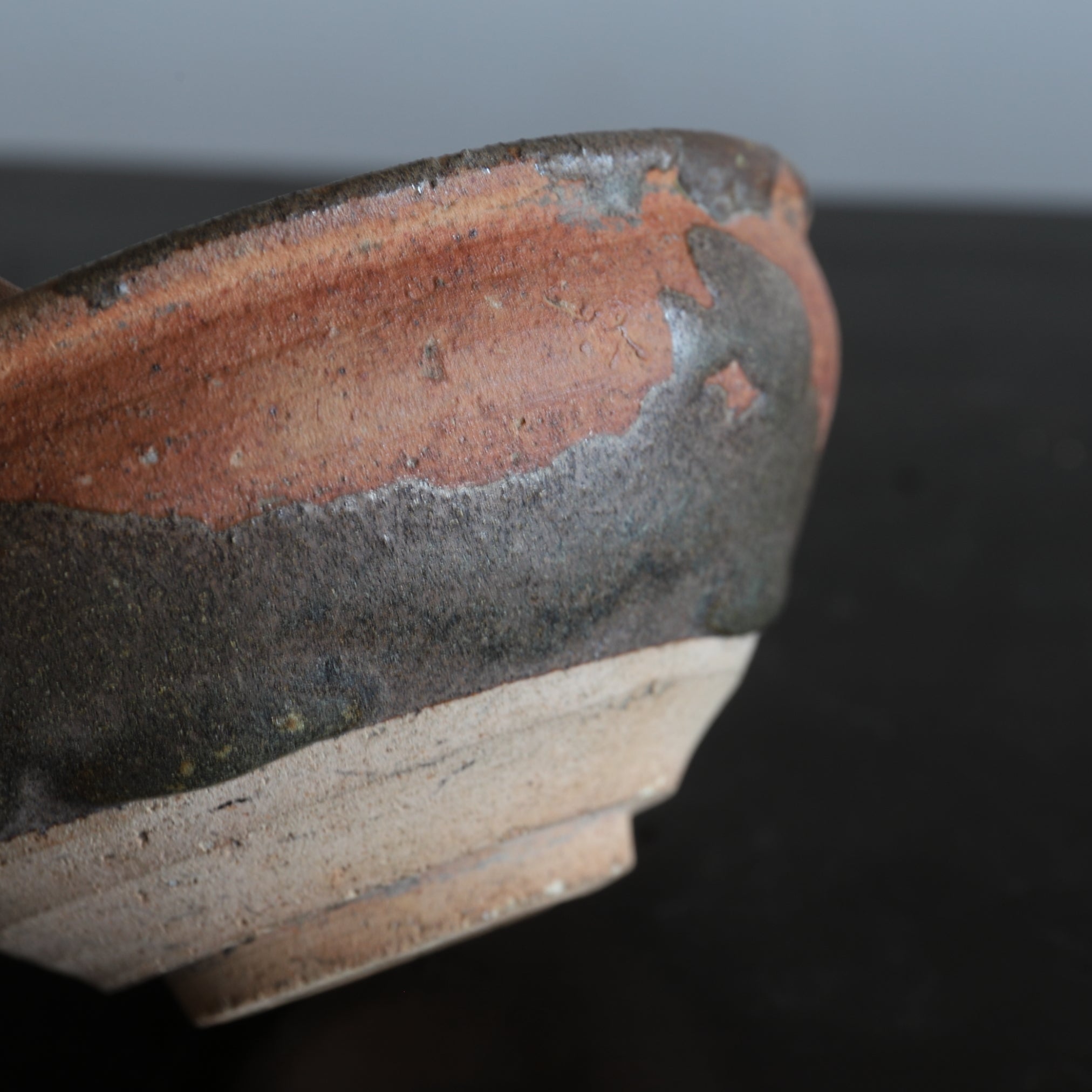 TAZÓN DE TÉ, Ko-Seto, con vidriado de hierro moteado, Período Muromachi(1336–1573 d. C.)