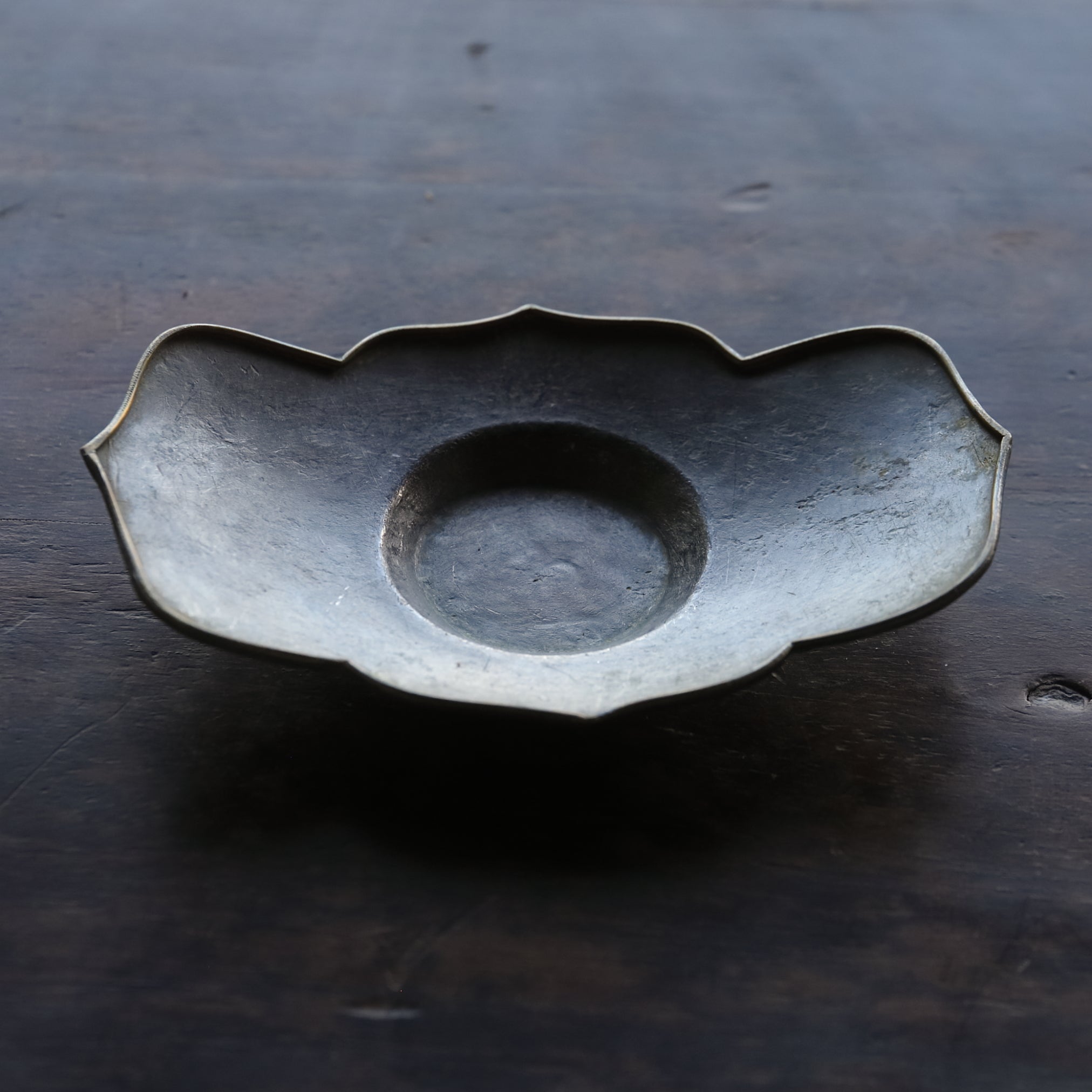 PLATILLO DE FLOR LOBULADA DE ESTAÑO VIEJO, juego de 5, Dinastía Qing(1616–1911 d. C.)