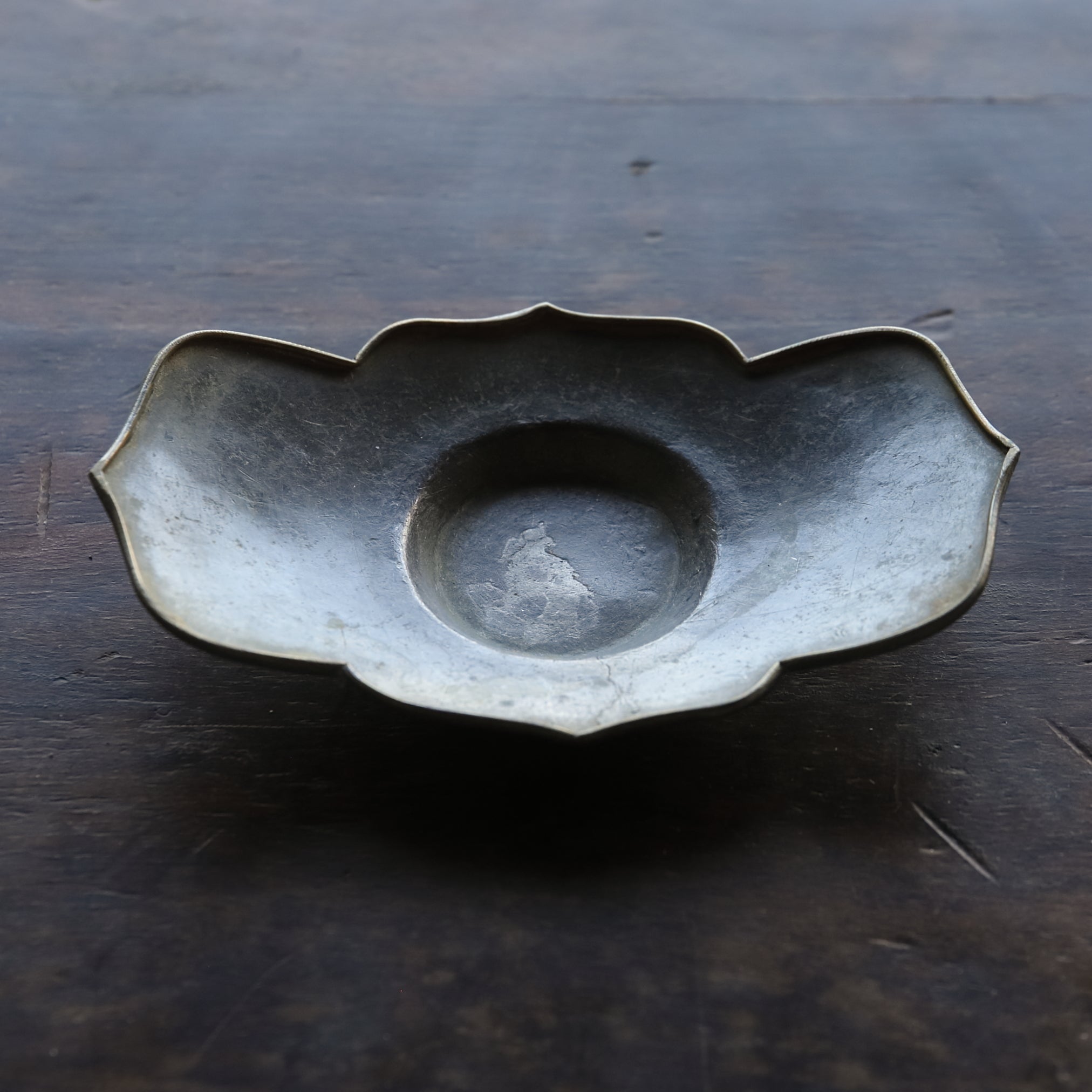 PLATILLO DE FLOR LOBULADA DE ESTAÑO VIEJO, juego de 5, Dinastía Qing(1616–1911 d. C.)