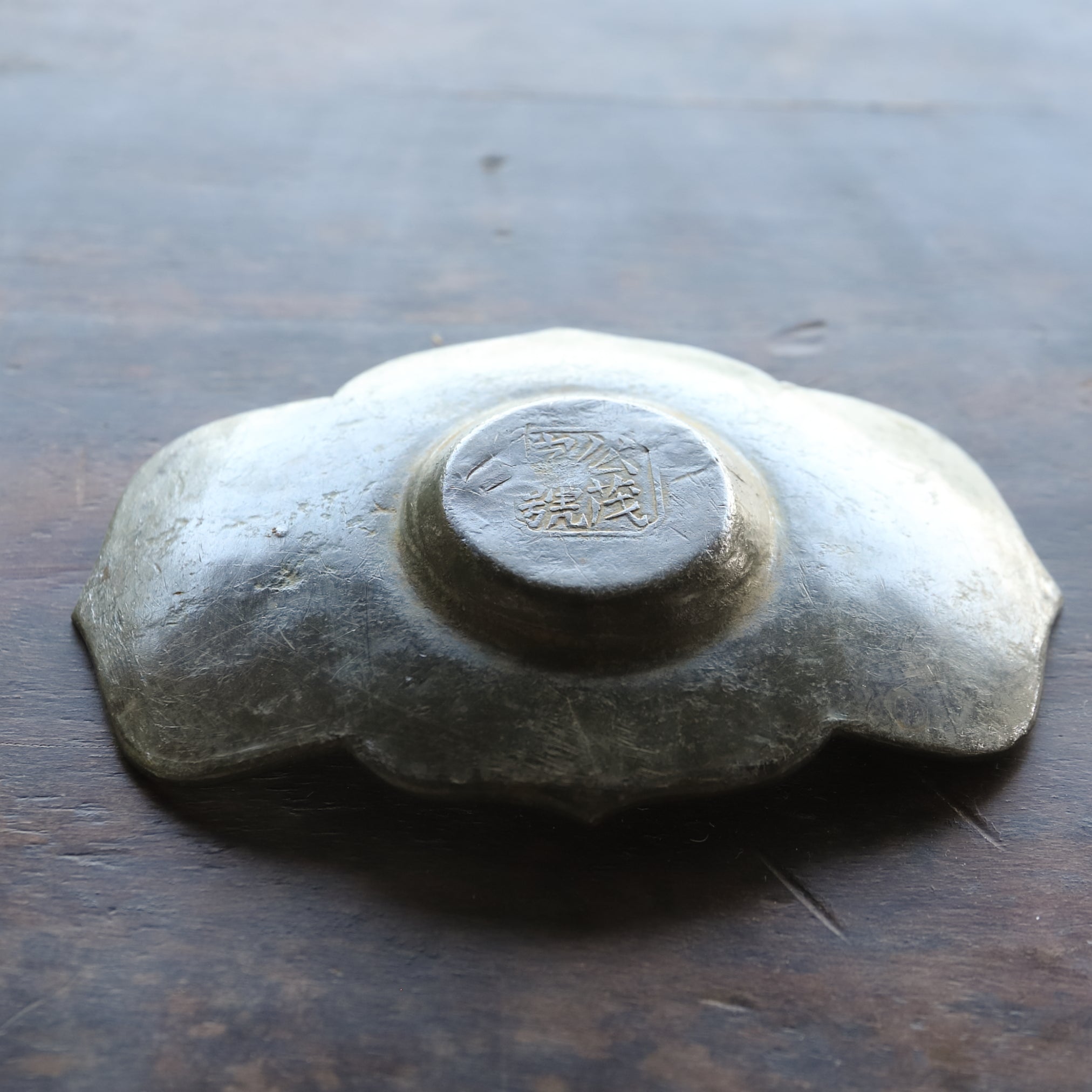 PLATILLO DE FLOR LOBULADA DE ESTAÑO VIEJO, juego de 5, Dinastía Qing(1616–1911 d. C.)