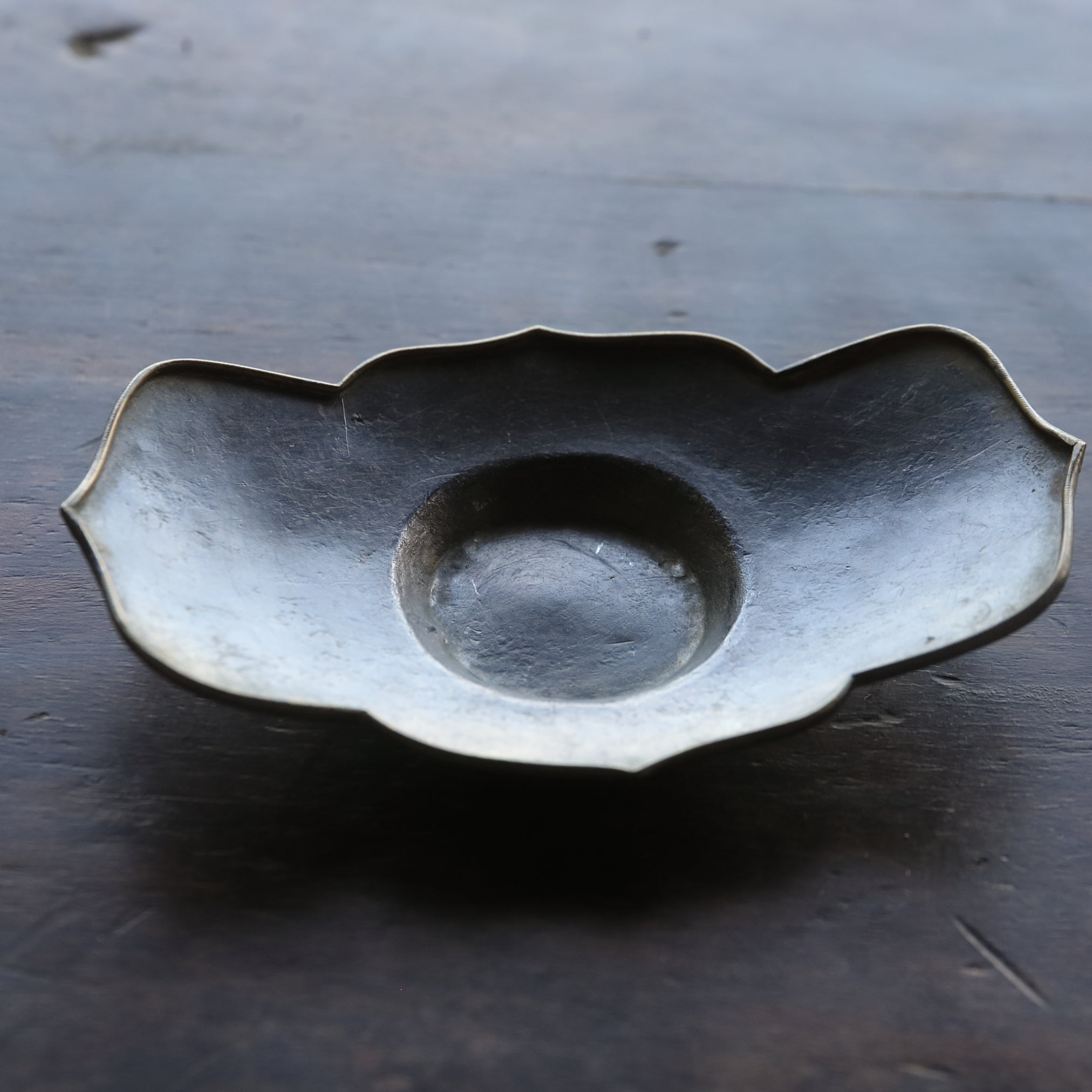 PLATILLO DE FLOR LOBULADA DE ESTAÑO VIEJO, juego de 5, Dinastía Qing(1616–1911 d. C.)