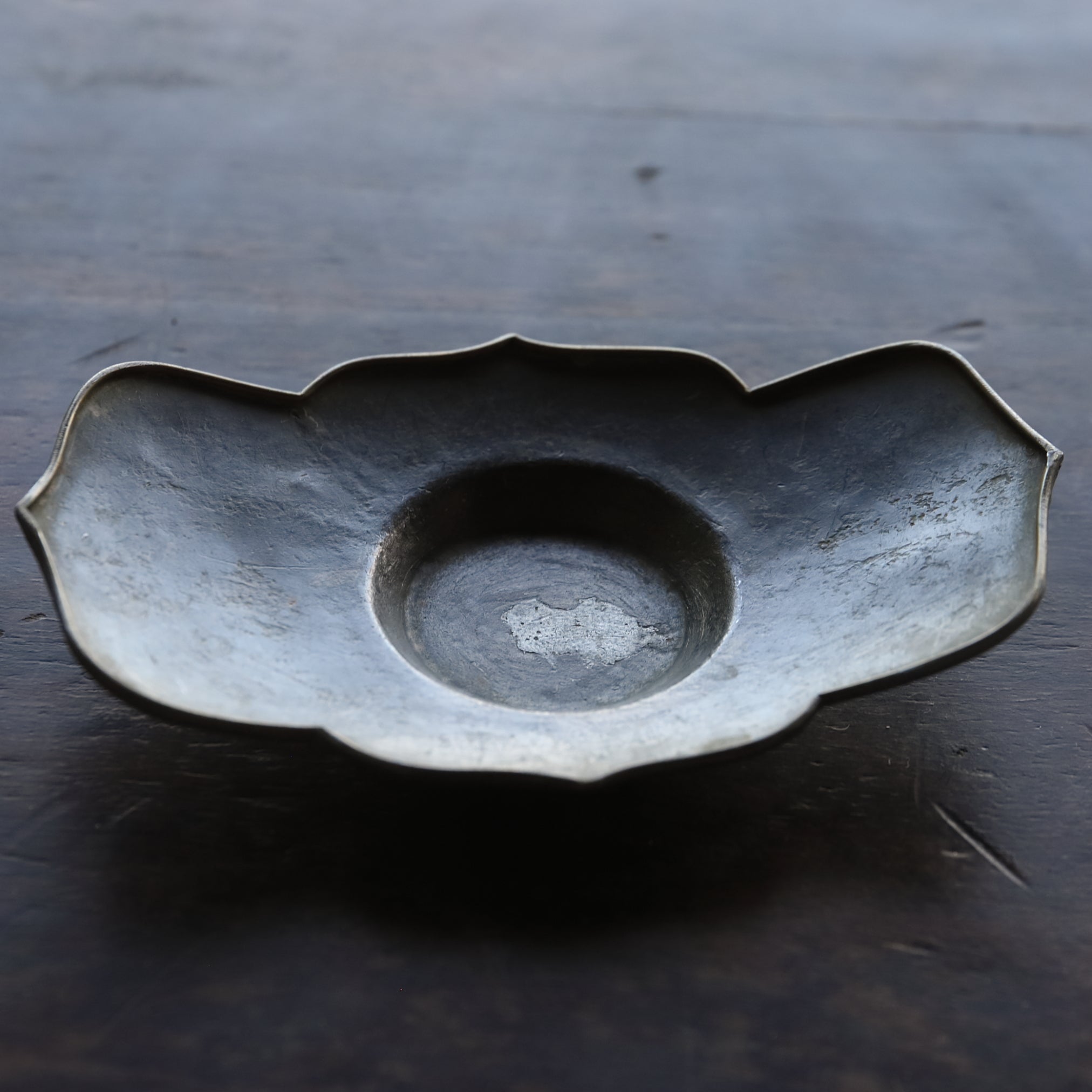 PLATILLO DE FLOR LOBULADA DE ESTAÑO VIEJO, juego de 5, Dinastía Qing(1616–1911 d. C.)