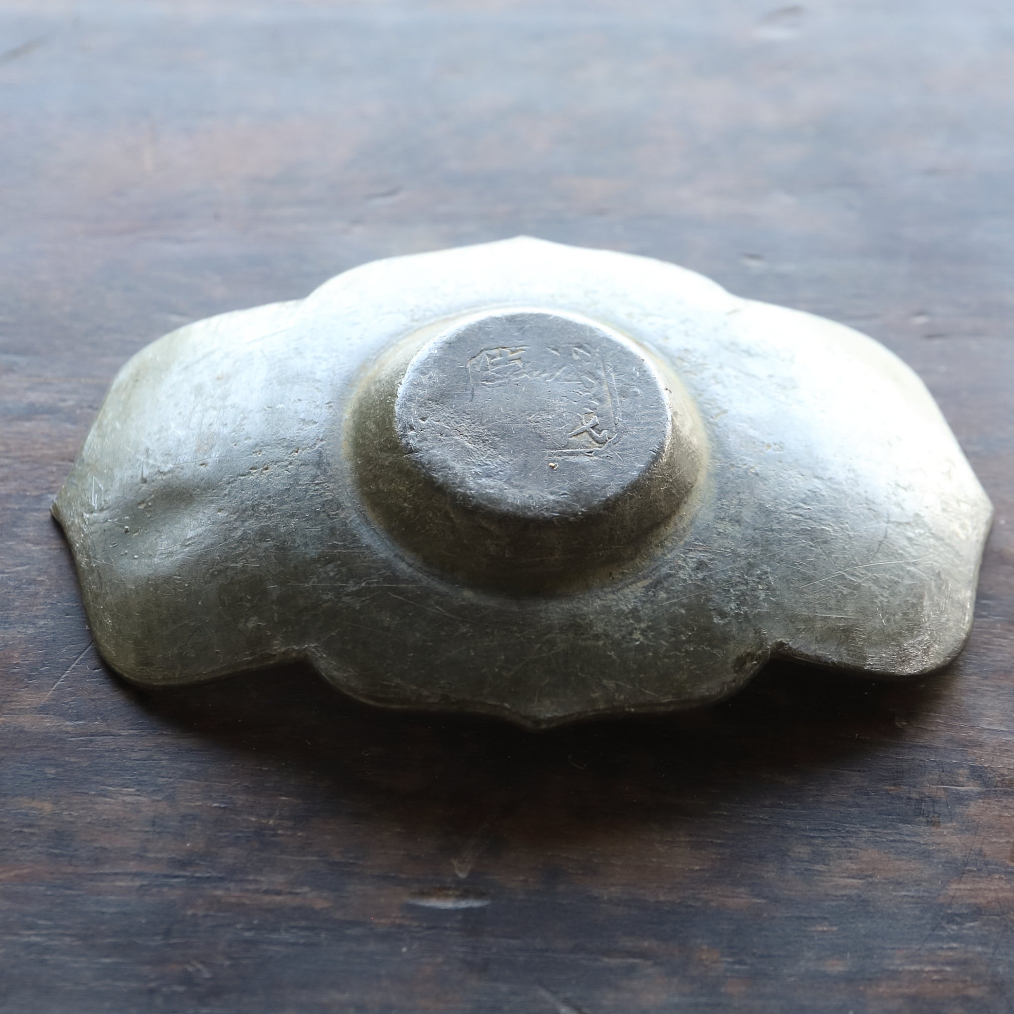 PLATILLO DE FLOR LOBULADA DE ESTAÑO VIEJO, juego de 5, Dinastía Qing(1616–1911 d. C.)