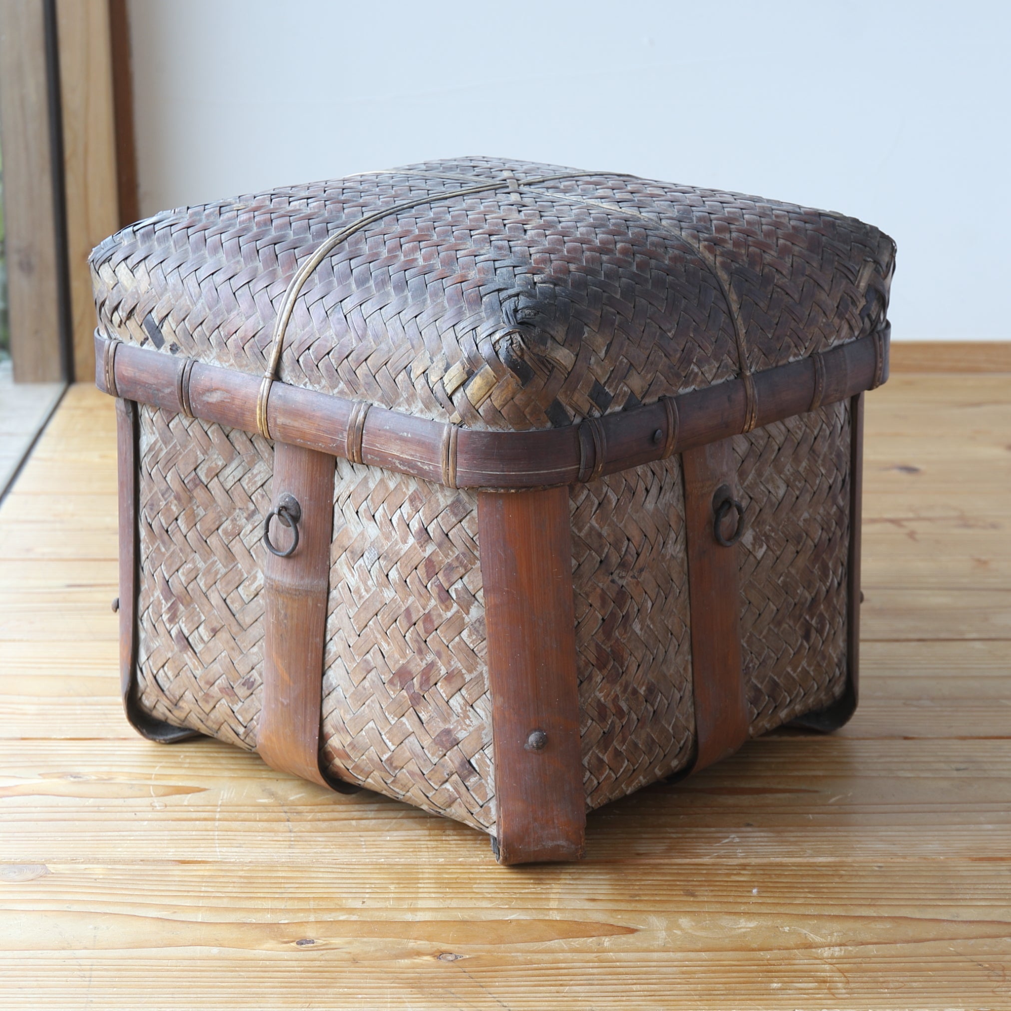 CESTA / CAJA DE TÉ DE KUDZU GRANDE, Período Edo–Meiji(1603–1912 d. C.)
