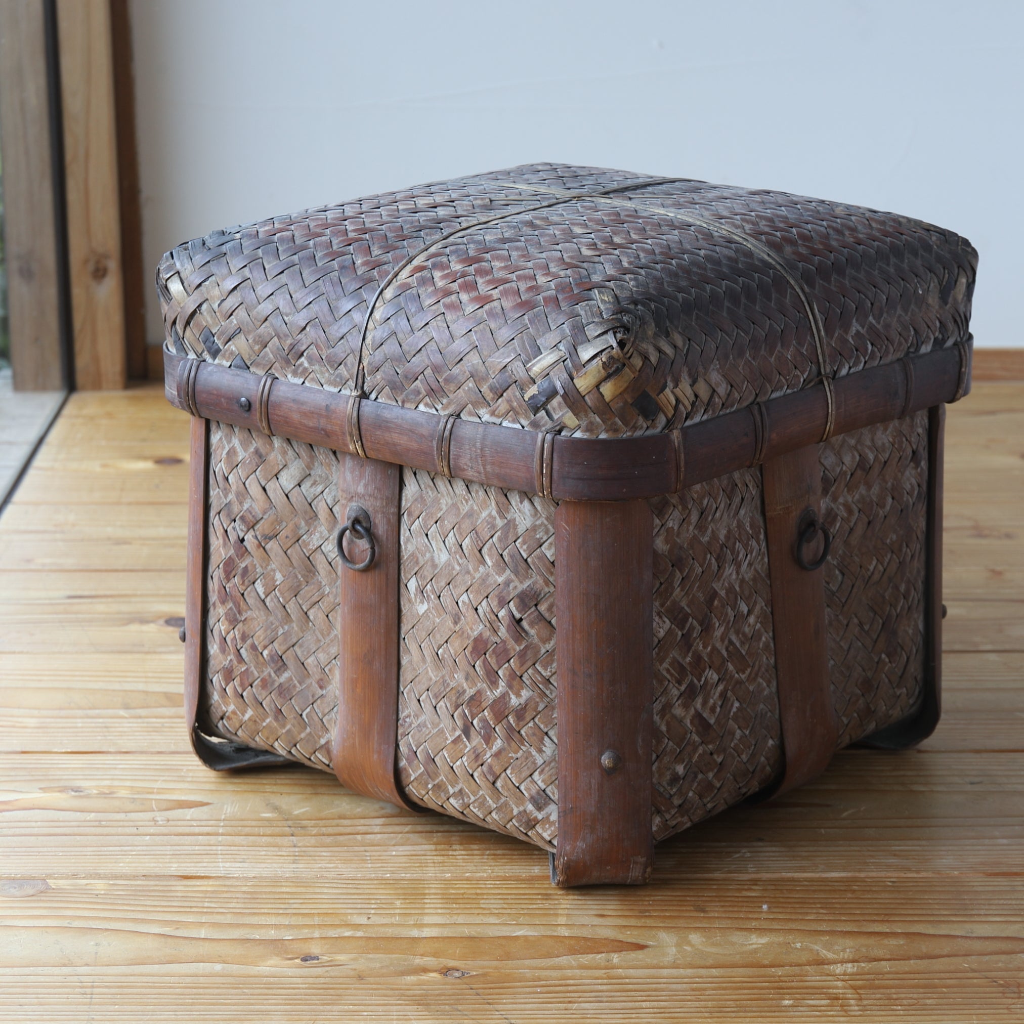 CESTA / CAJA DE TÉ DE KUDZU GRANDE, Período Edo–Meiji(1603–1912 d. C.)