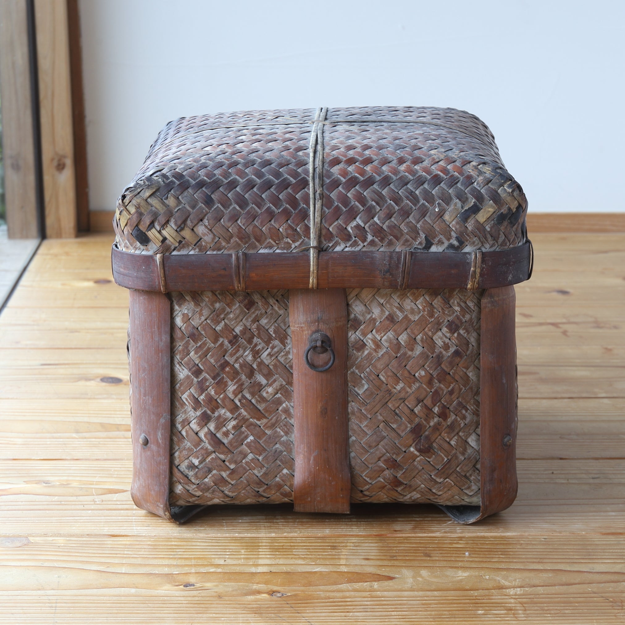 CESTA / CAJA DE TÉ DE KUDZU GRANDE, Período Edo–Meiji(1603–1912 d. C.)