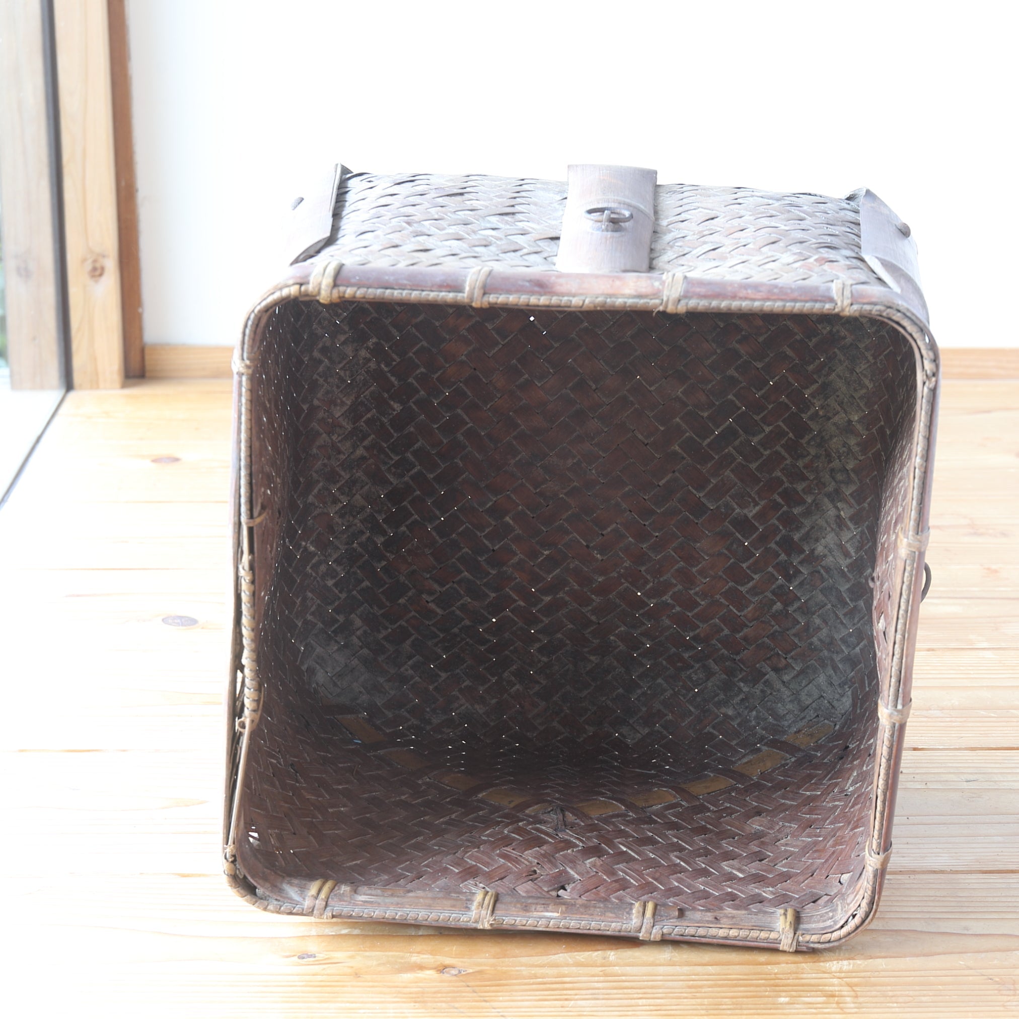 CESTA / CAJA DE TÉ DE KUDZU GRANDE, Período Edo–Meiji(1603–1912 d. C.)