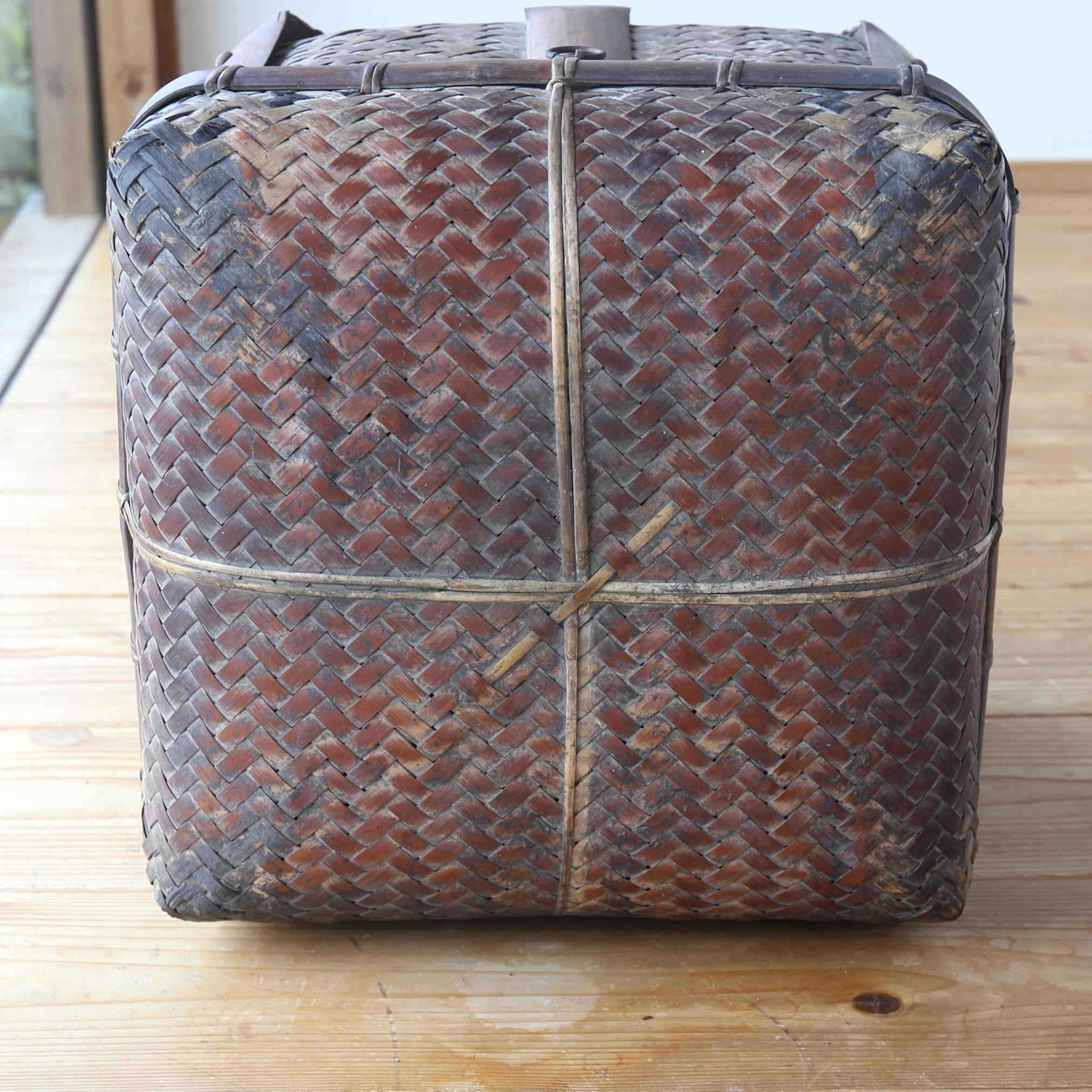 CESTA / CAJA DE TÉ DE KUDZU GRANDE, Período Edo–Meiji(1603–1912 d. C.)
