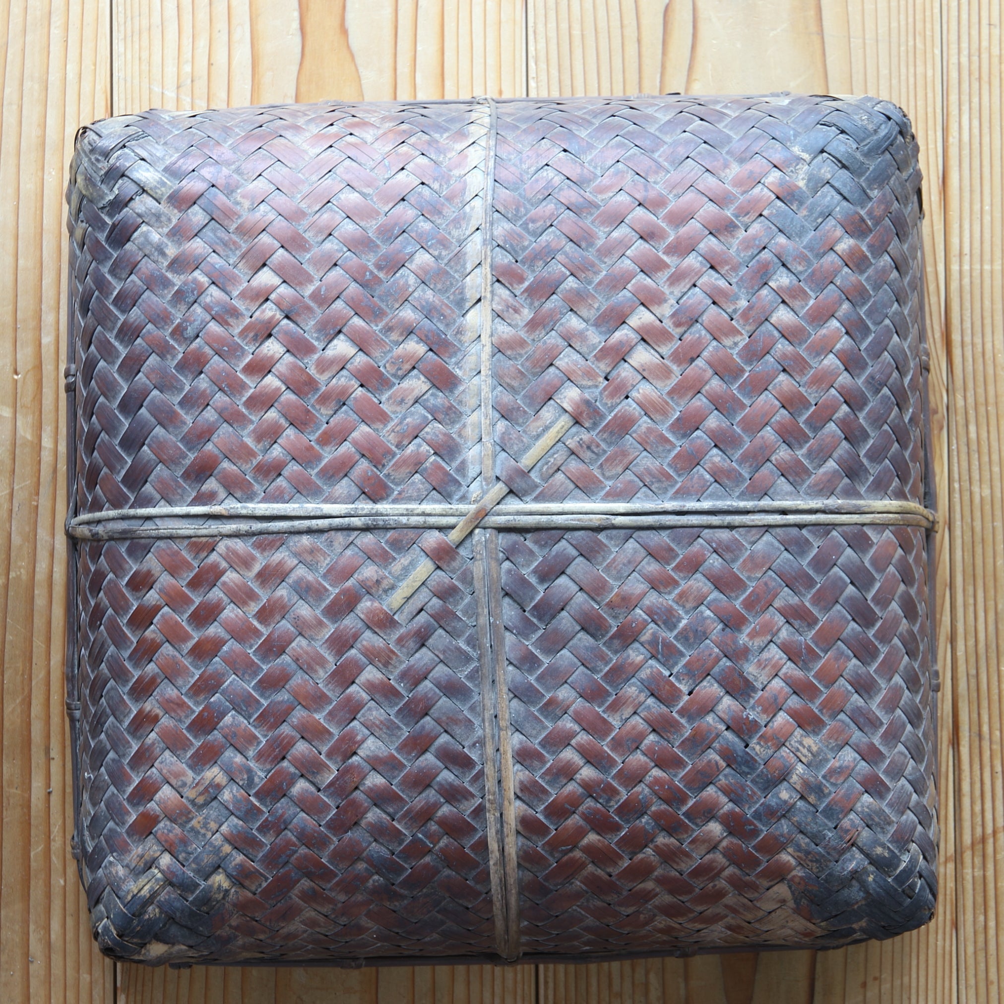CESTA / CAJA DE TÉ DE KUDZU GRANDE, Período Edo–Meiji(1603–1912 d. C.)