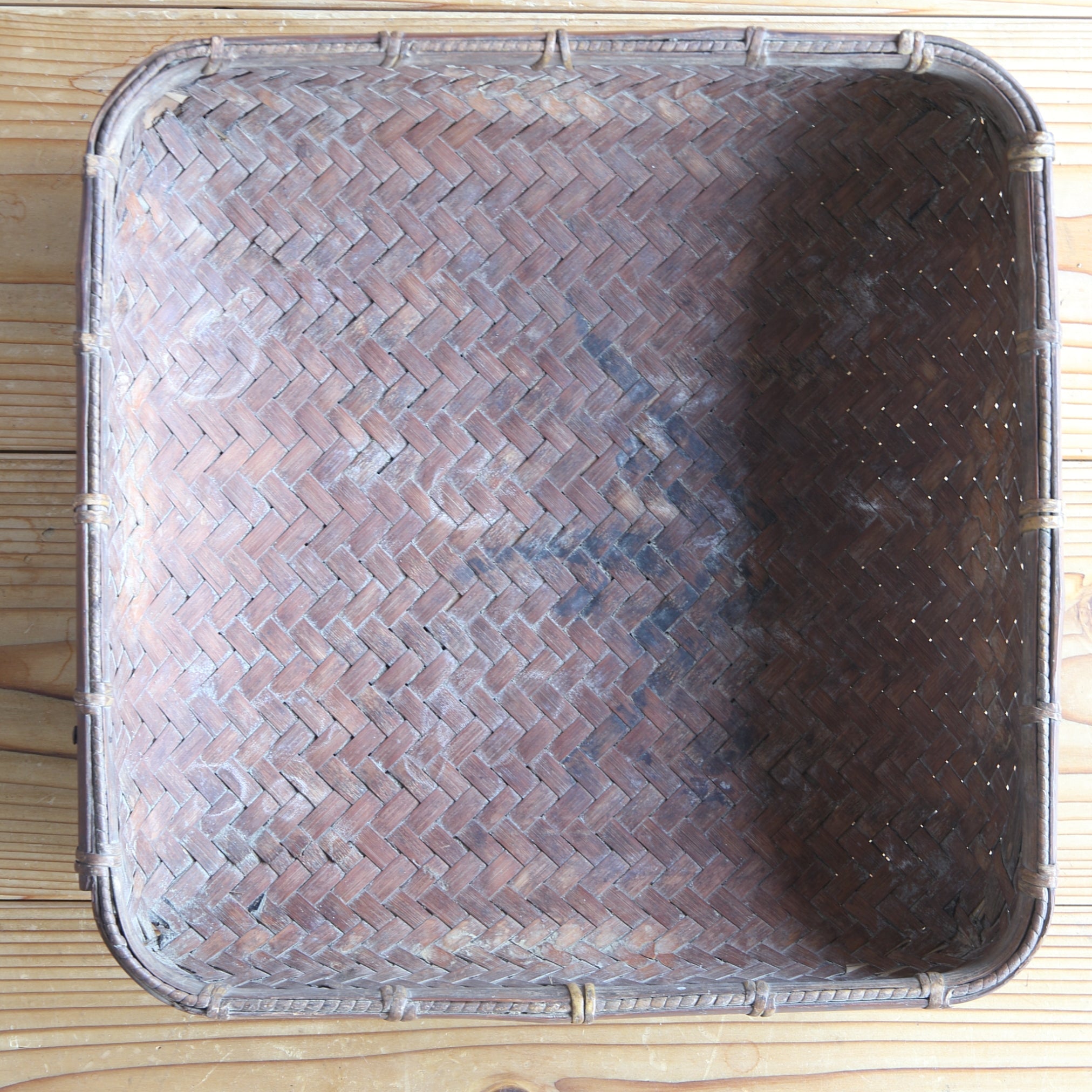 CESTA / CAJA DE TÉ DE KUDZU GRANDE, Período Edo–Meiji(1603–1912 d. C.)