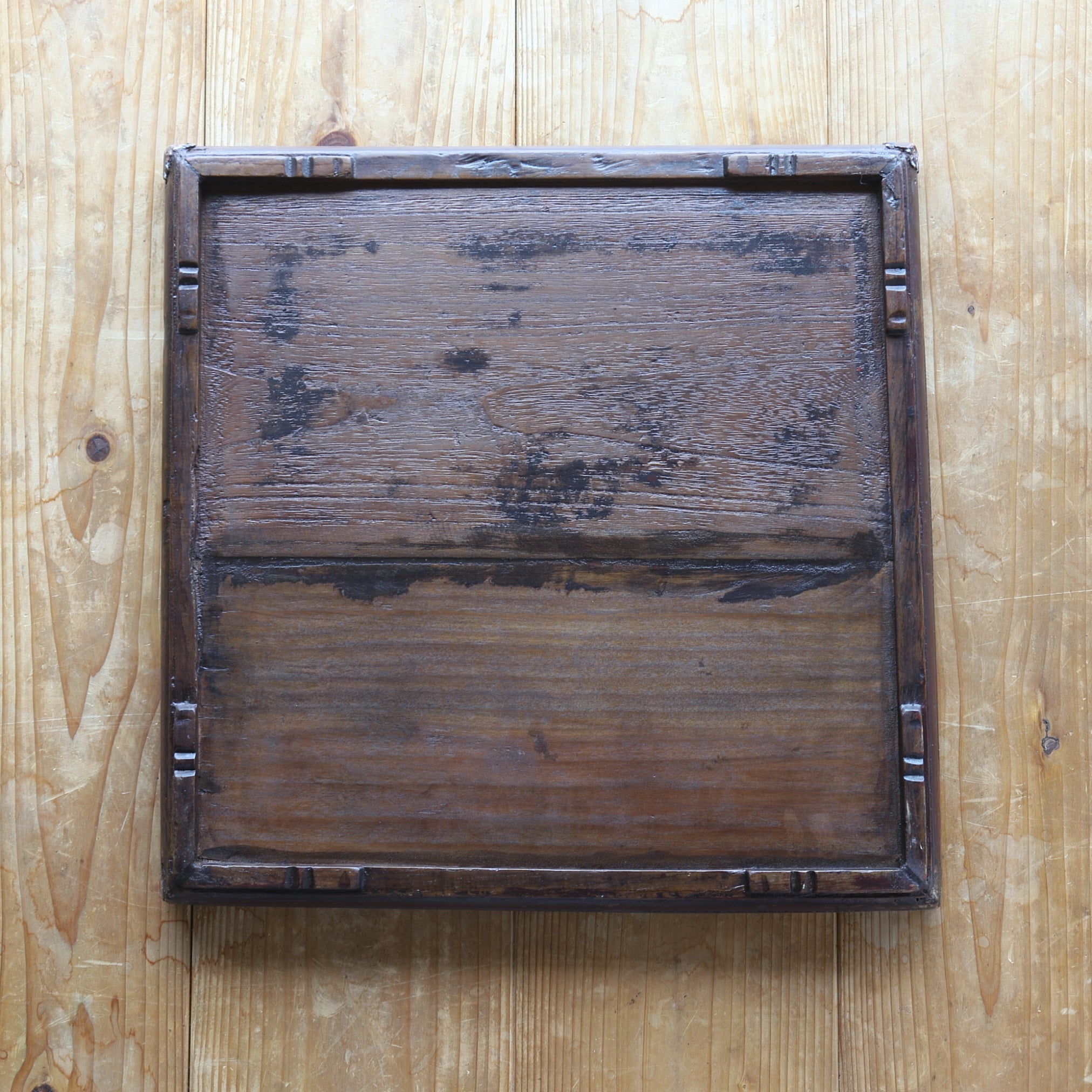 VASSOIO DI LEGNO GRANDE, A forma di quadrata, a4, Dinastia Joseon(1392–1897 d.C.)
