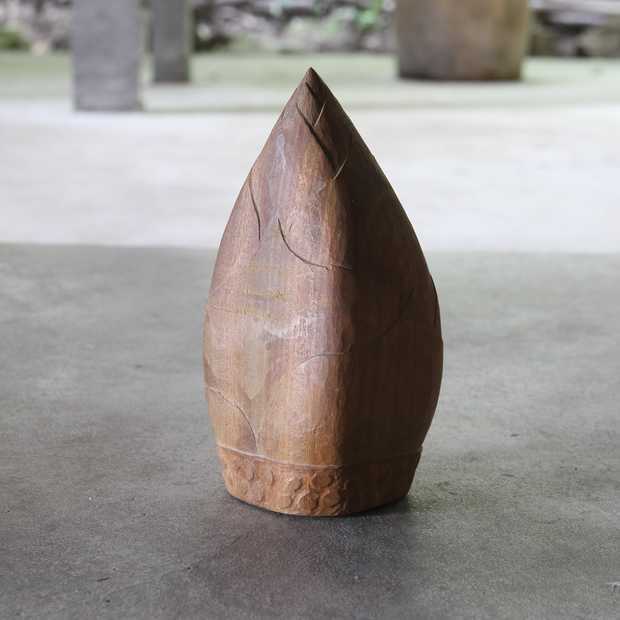 VASO EN FORMA DE BROTE DE BAMBÚ DE MADERA, Período Taisho(1912–1926 d. C.)