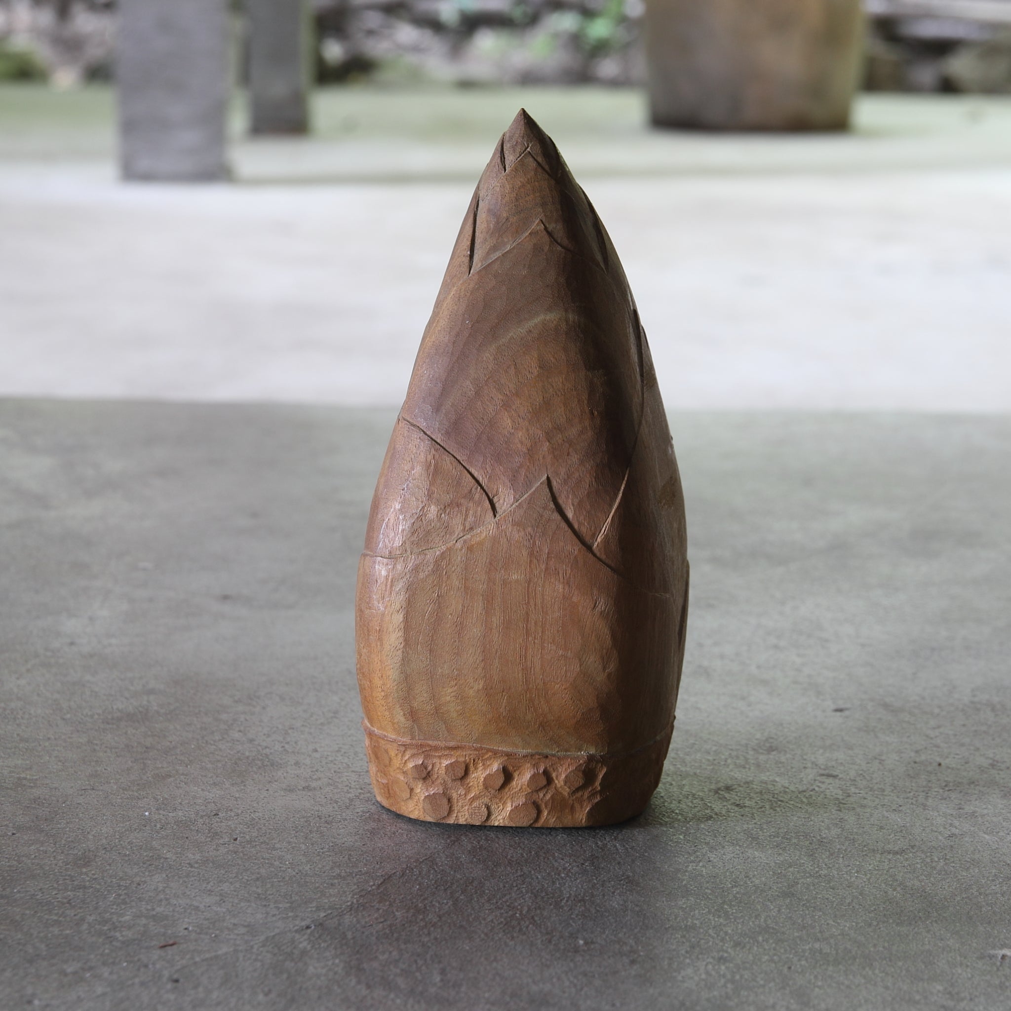 VASO EN FORMA DE BROTE DE BAMBÚ DE MADERA, Período Taisho(1912–1926 d. C.)