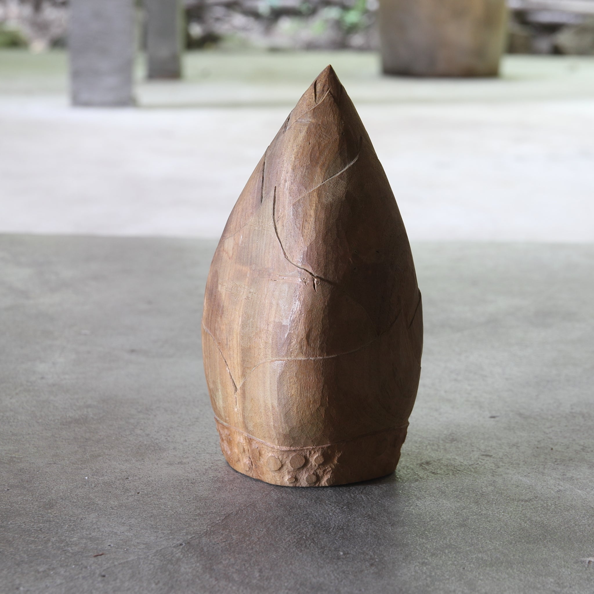 VASO EN FORMA DE BROTE DE BAMBÚ DE MADERA, Período Taisho(1912–1926 d. C.)