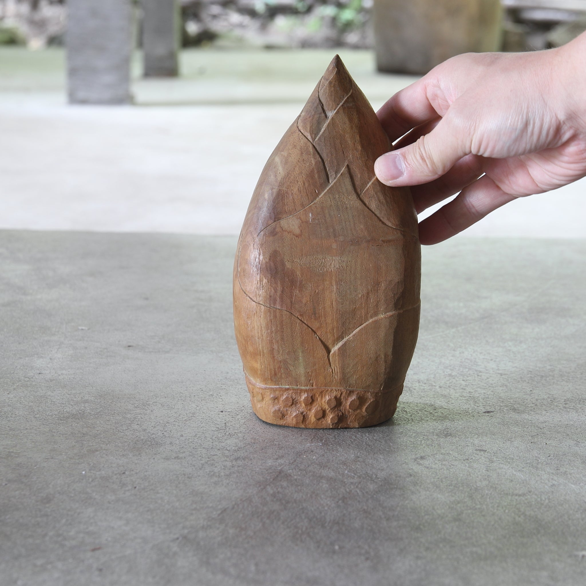 VASO EN FORMA DE BROTE DE BAMBÚ DE MADERA, Período Taisho(1912–1926 d. C.)