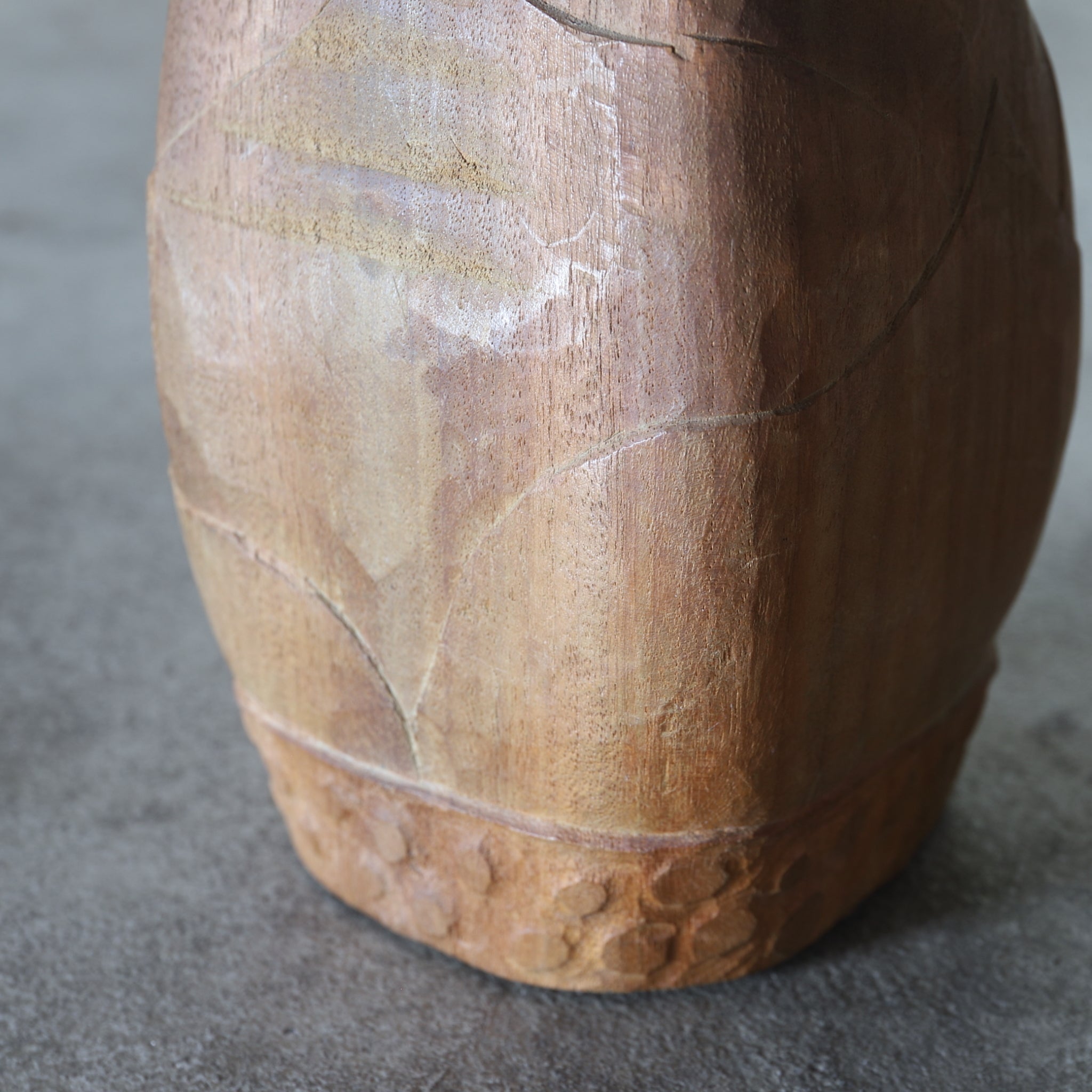 VASO EN FORMA DE BROTE DE BAMBÚ DE MADERA, Período Taisho(1912–1926 d. C.)