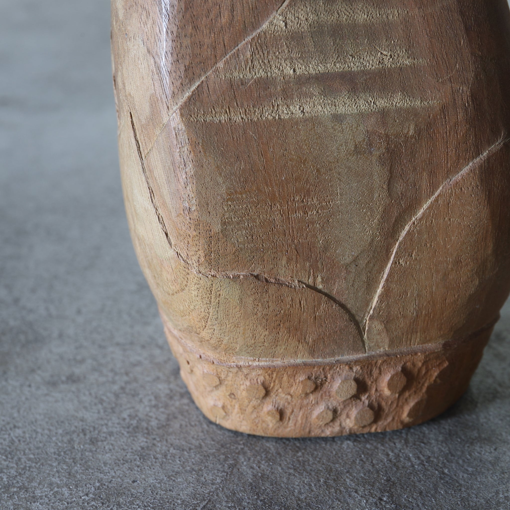 VASO EN FORMA DE BROTE DE BAMBÚ DE MADERA, Período Taisho(1912–1926 d. C.)