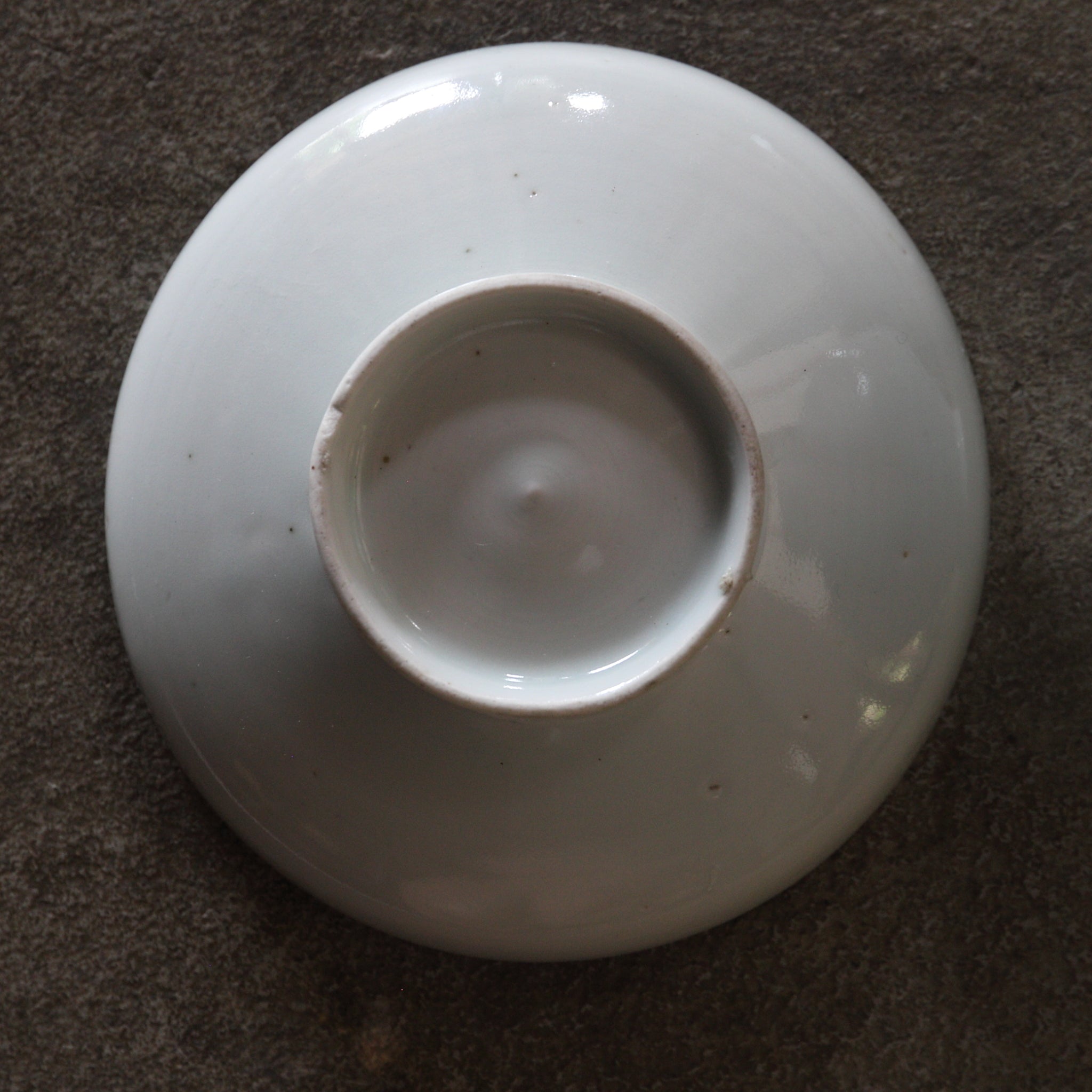 CUENCO DE TÉ CON TAPA, Ko-Imari, porcelana blanca, Período Edo(1603–1867 d. C.)