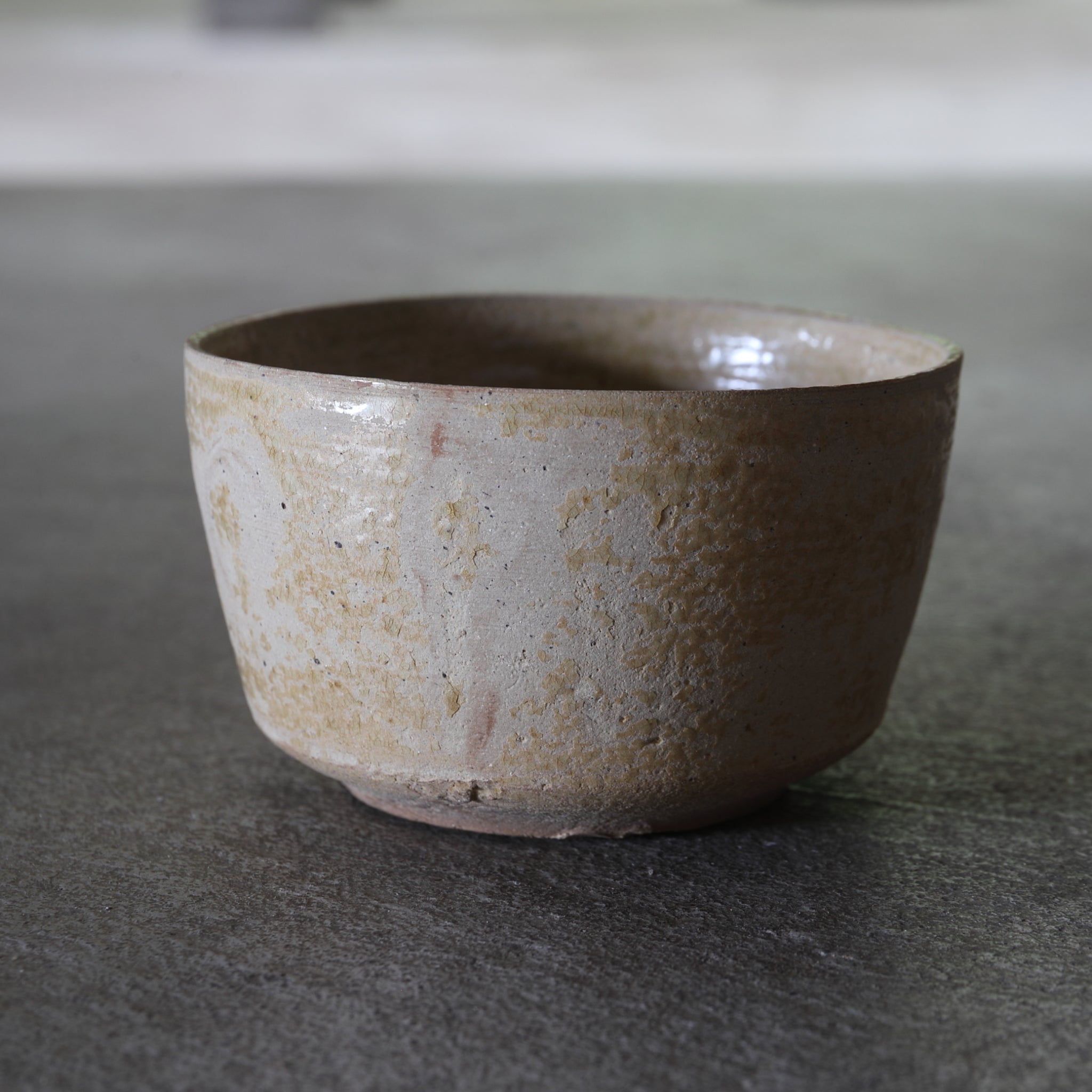 CUENCO / TUBO / TAZÓN DE TÉ, Loza de barro gris, proto-celadón, 2, Primavera y Reinos Combatientes(770–221 a. C.)