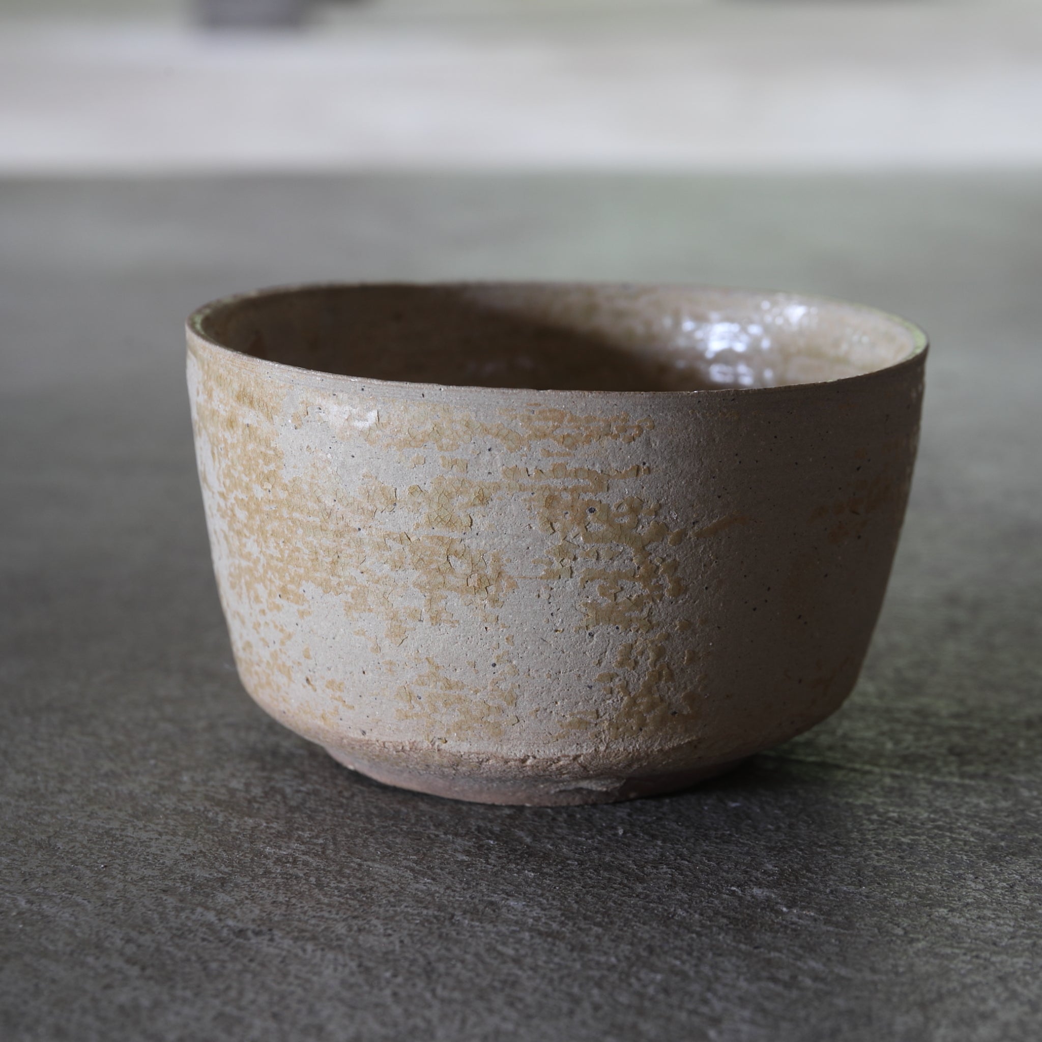 CUENCO / TUBO / TAZÓN DE TÉ, Loza de barro gris, proto-celadón, 2, Primavera y Reinos Combatientes(770–221 a. C.)