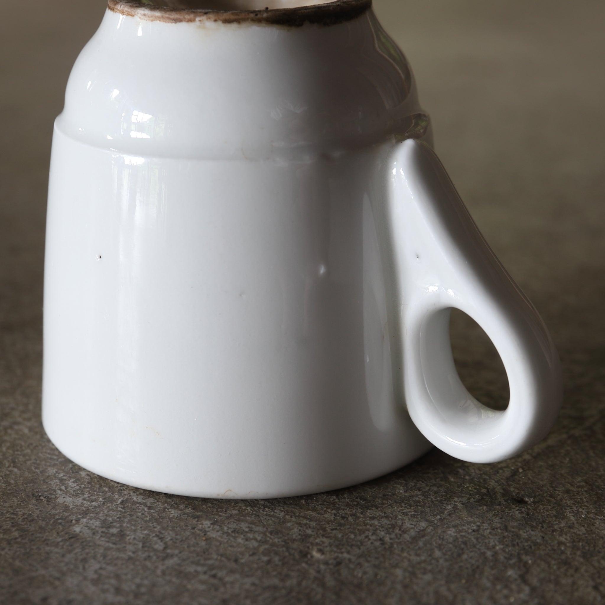 TAZA PARA BRÛLOT, Porcelana blanca, Antigüedad francesa, Moderno(Siglos XIX–XX)