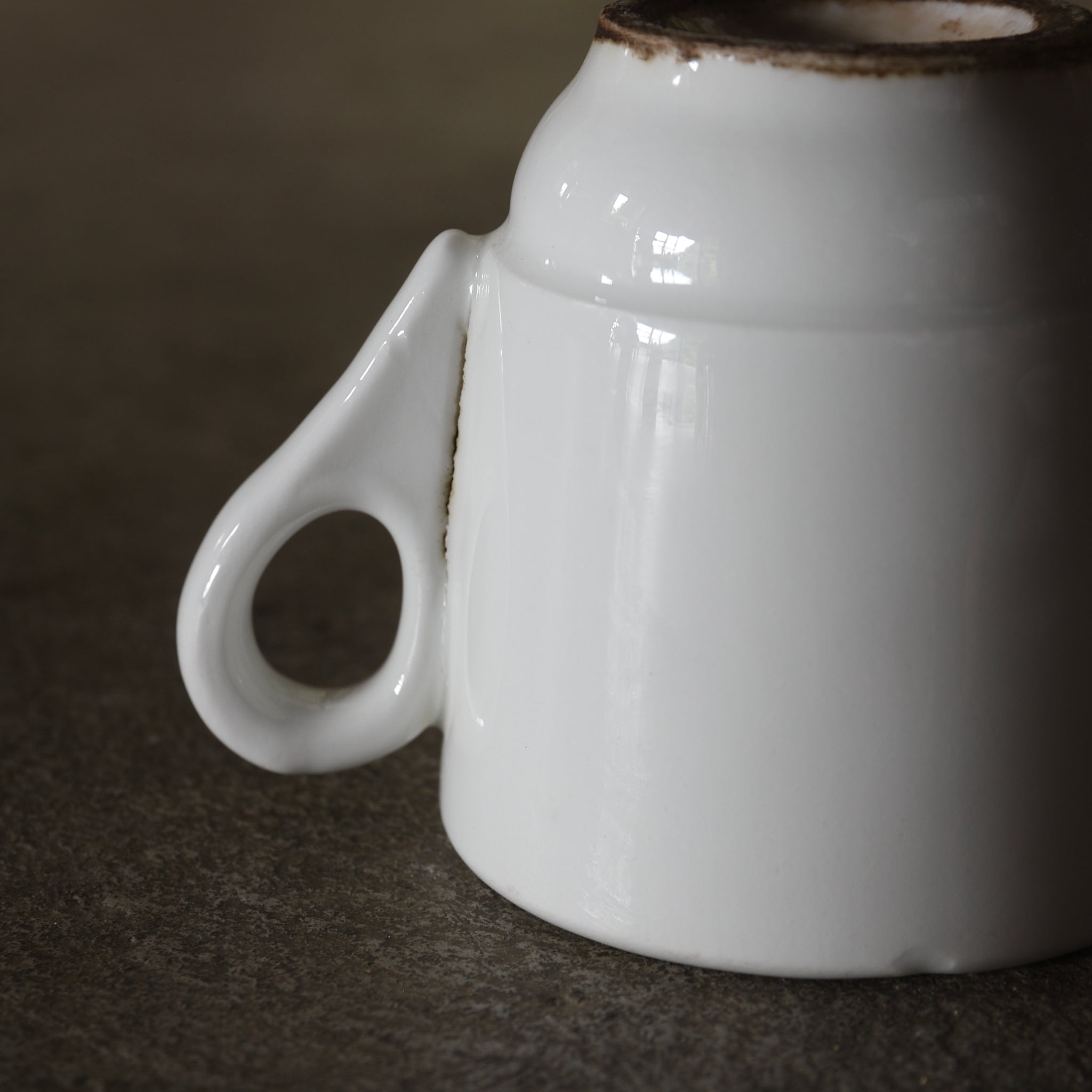 TAZA PARA BRÛLOT, Porcelana blanca, Antigüedad francesa, Moderno(Siglos XIX–XX)
