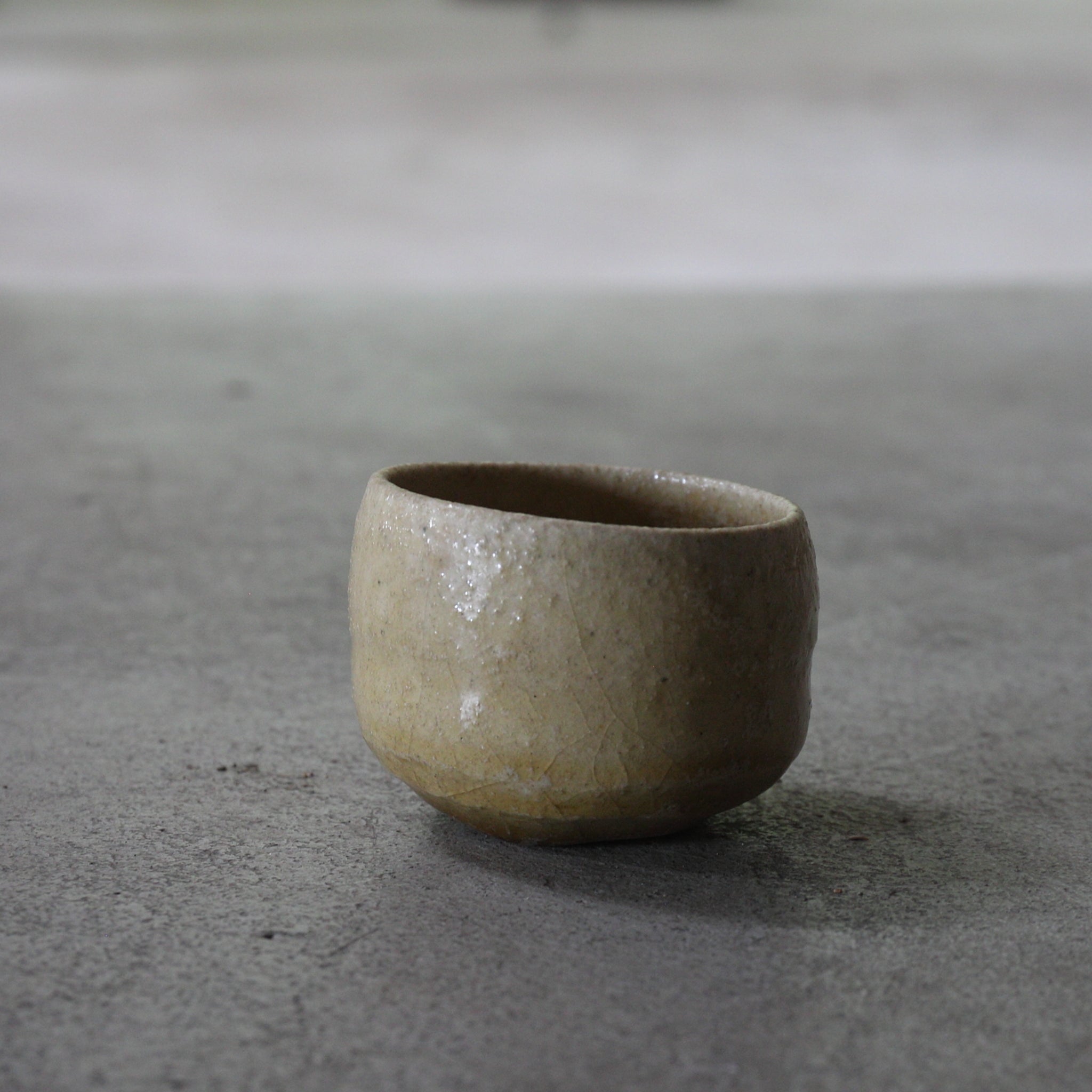 TAZA DE SAKE, Ki-Seto, Período Edo(1603–1867 d. C.)