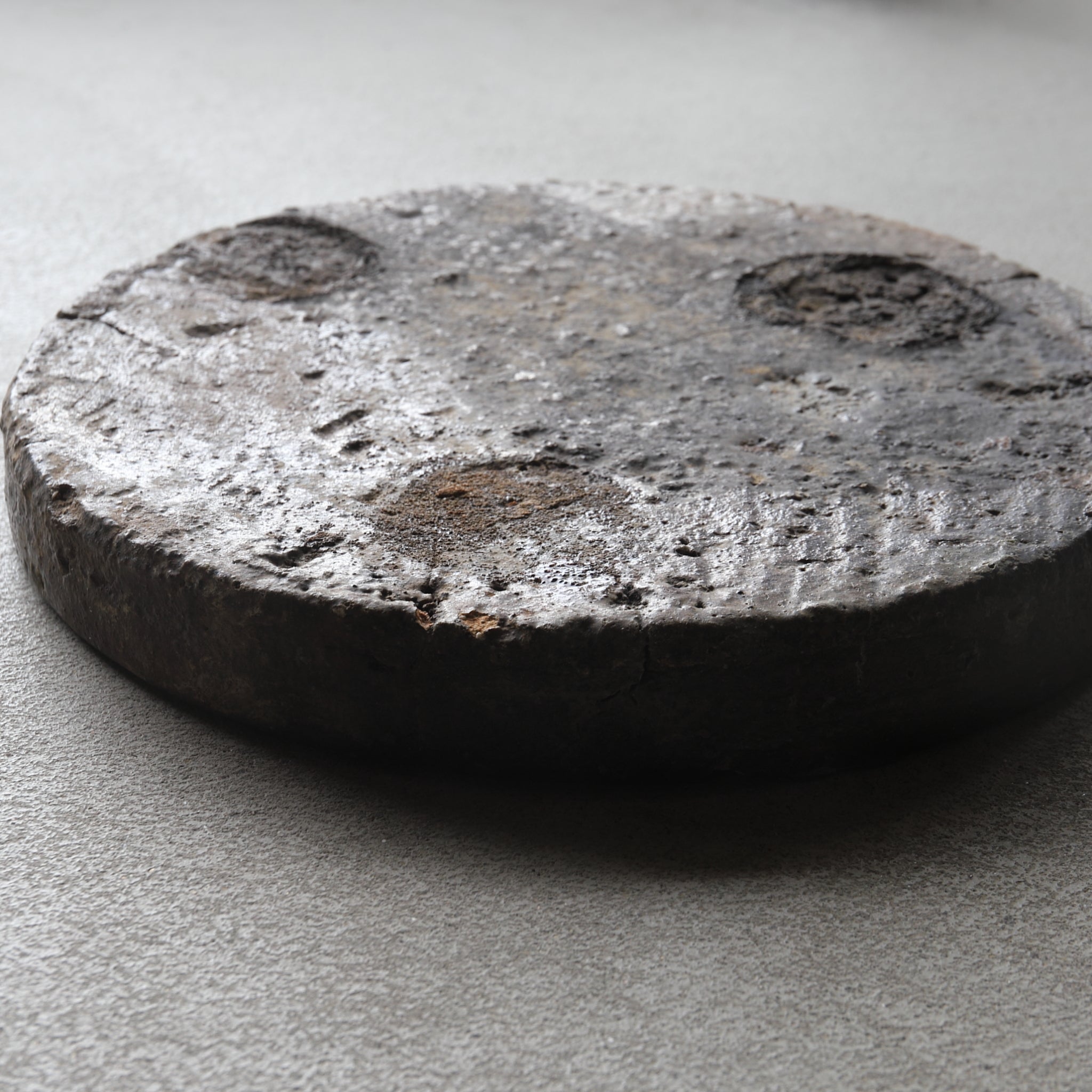 PLACA DE CERÁMICA, Ko-Iwami, Período Meiji(1868–1912 d. C.)