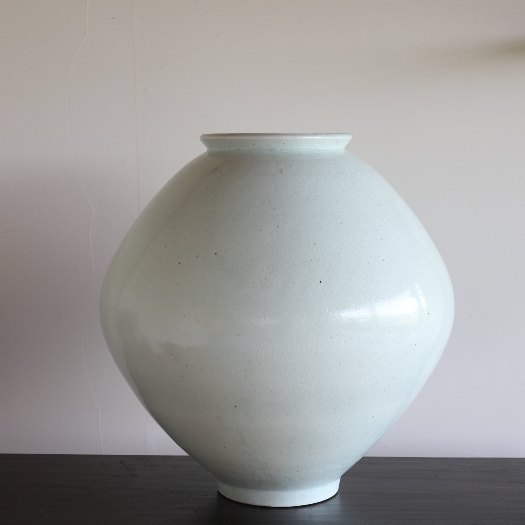 MOON JAR, Porcelana blanca, Dinastía Joseon(1392–1897 d. C.)