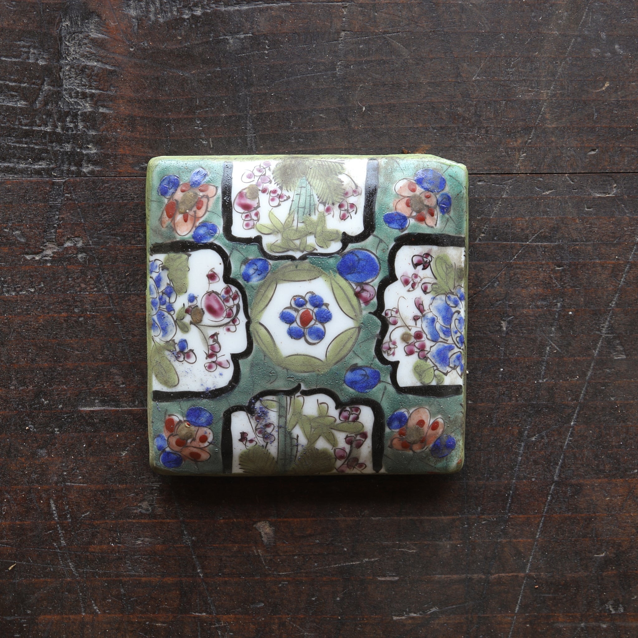 CAJA ESCALONADA PARA DULCES, Ko-Imari, Período Edo(1603–1867 d. C.)
