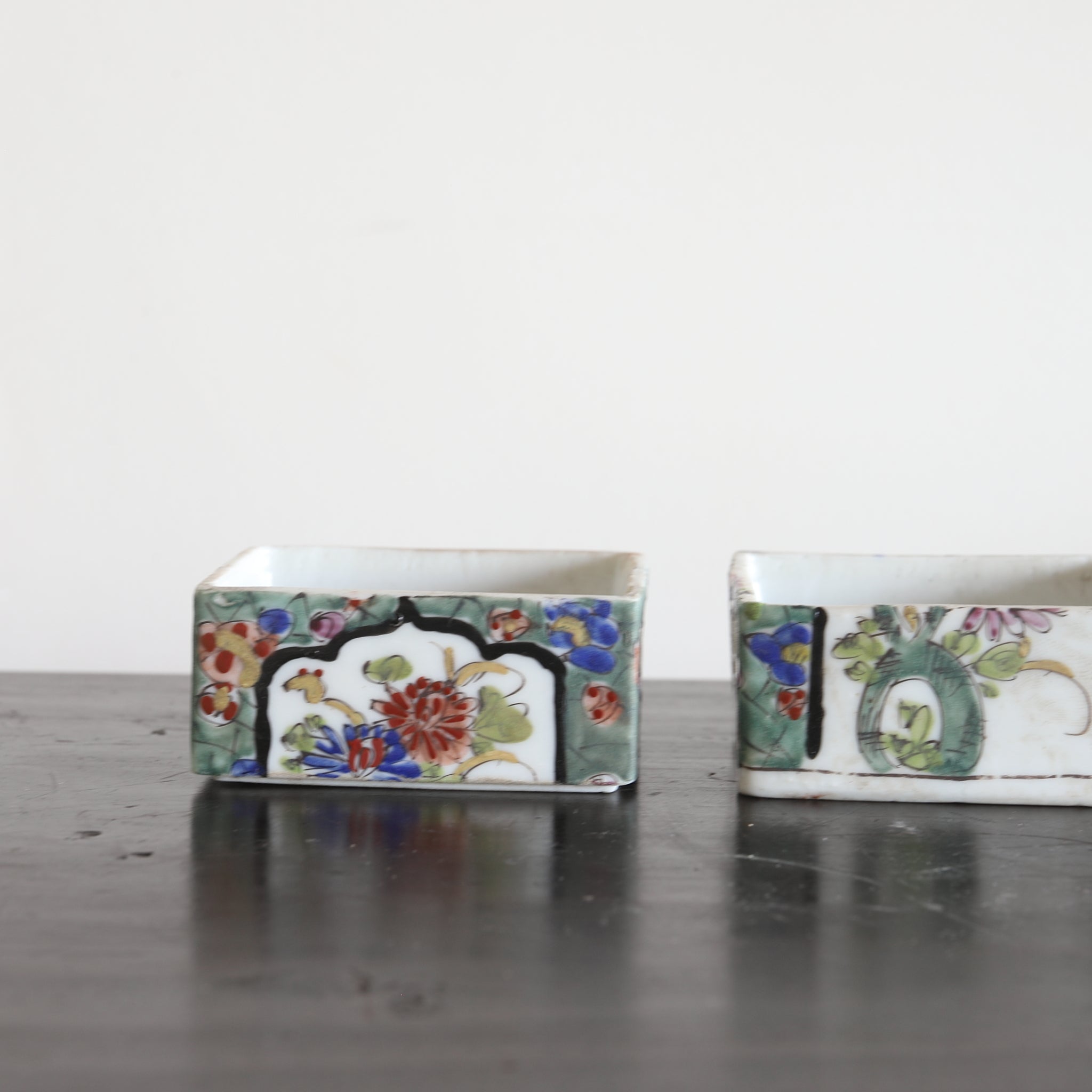 CAJA ESCALONADA PARA DULCES, Ko-Imari, Período Edo(1603–1867 d. C.)