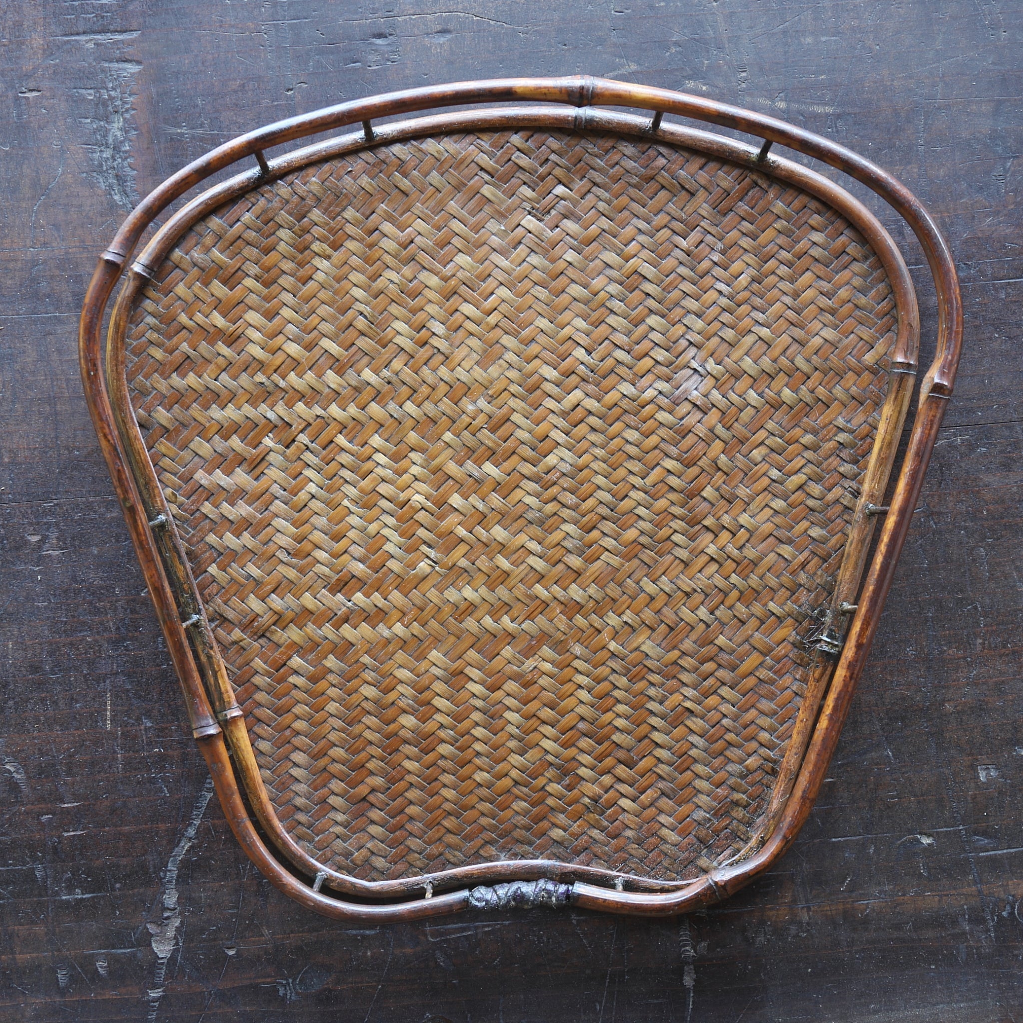 BANDEJA DE TÉ DE BAMBÚ, Con caja de madera, Período Edo(1603–1867 d. C.)