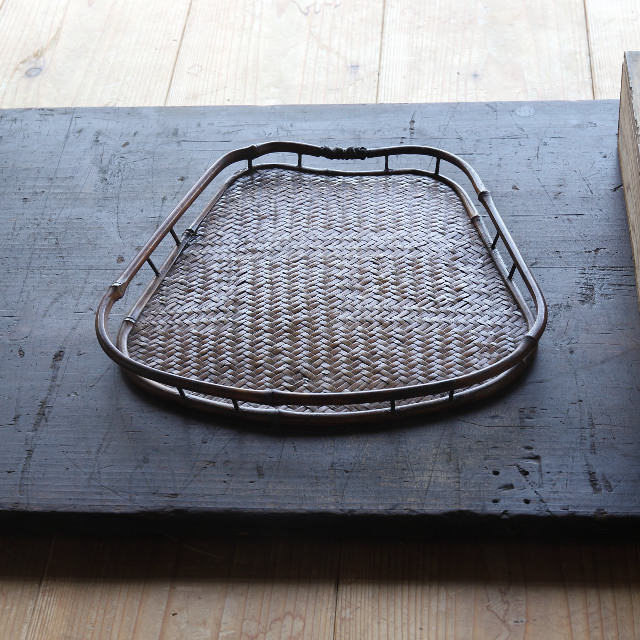 BANDEJA DE TÉ DE BAMBÚ, Con caja de madera, Período Edo(1603–1867 d. C.)