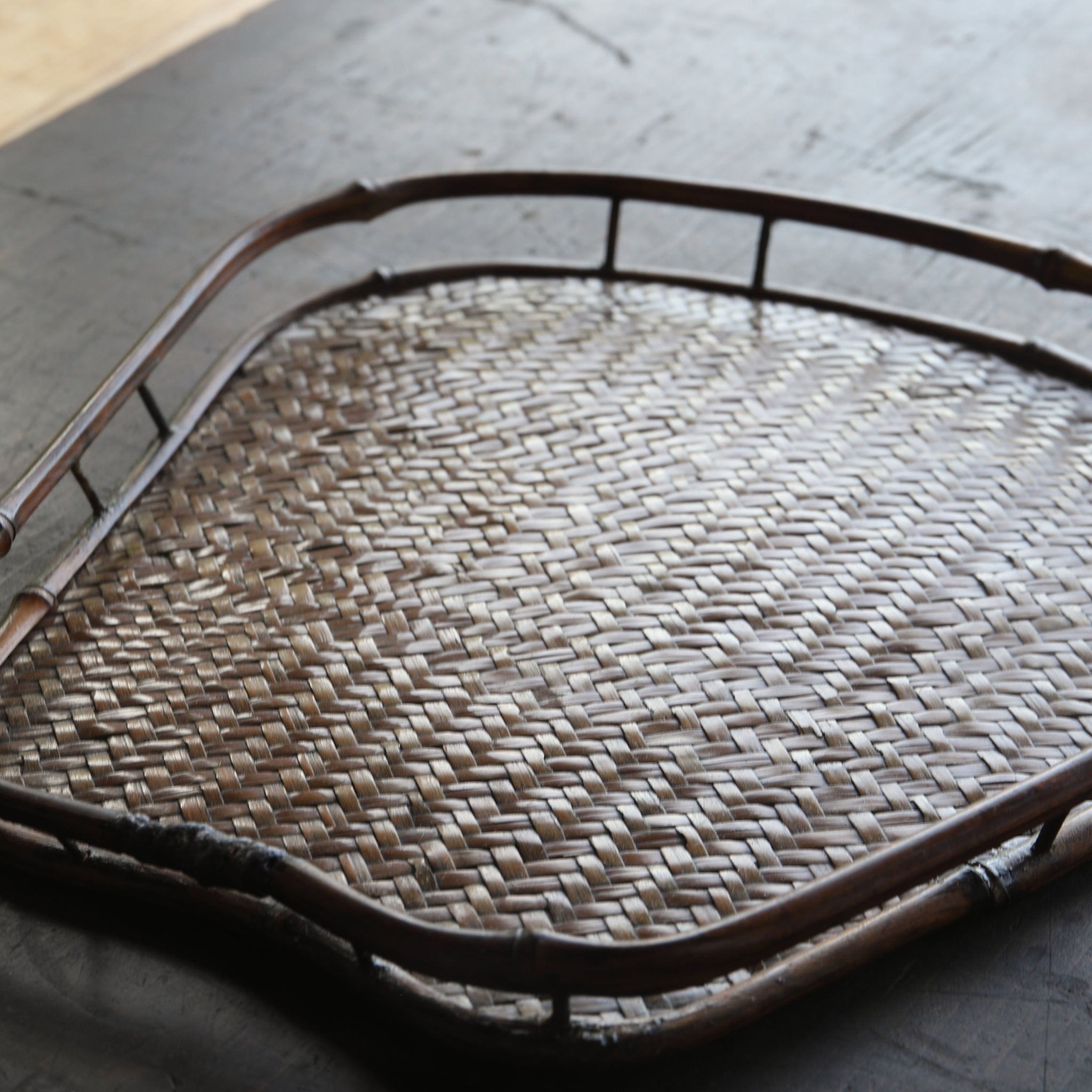 BANDEJA DE TÉ DE BAMBÚ, Con caja de madera, Período Edo(1603–1867 d. C.)